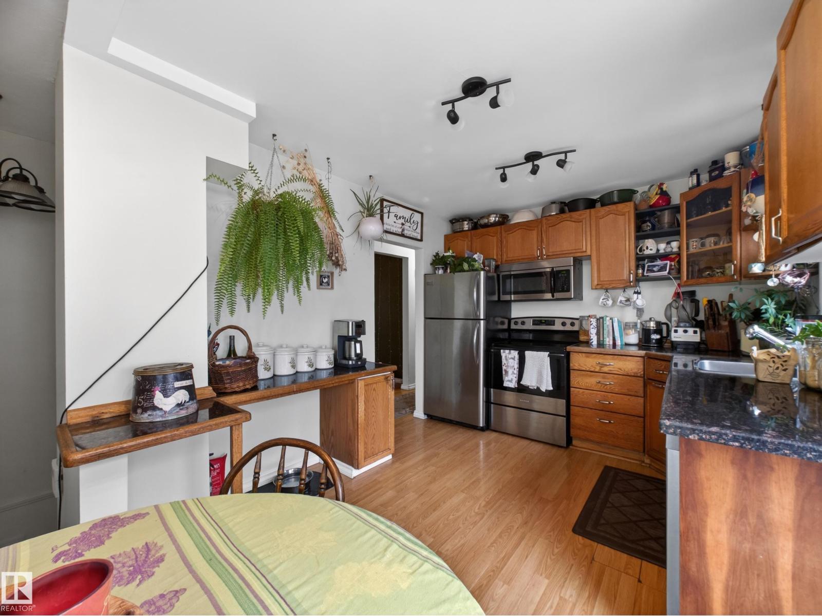 10809 150 ST NW - 8
