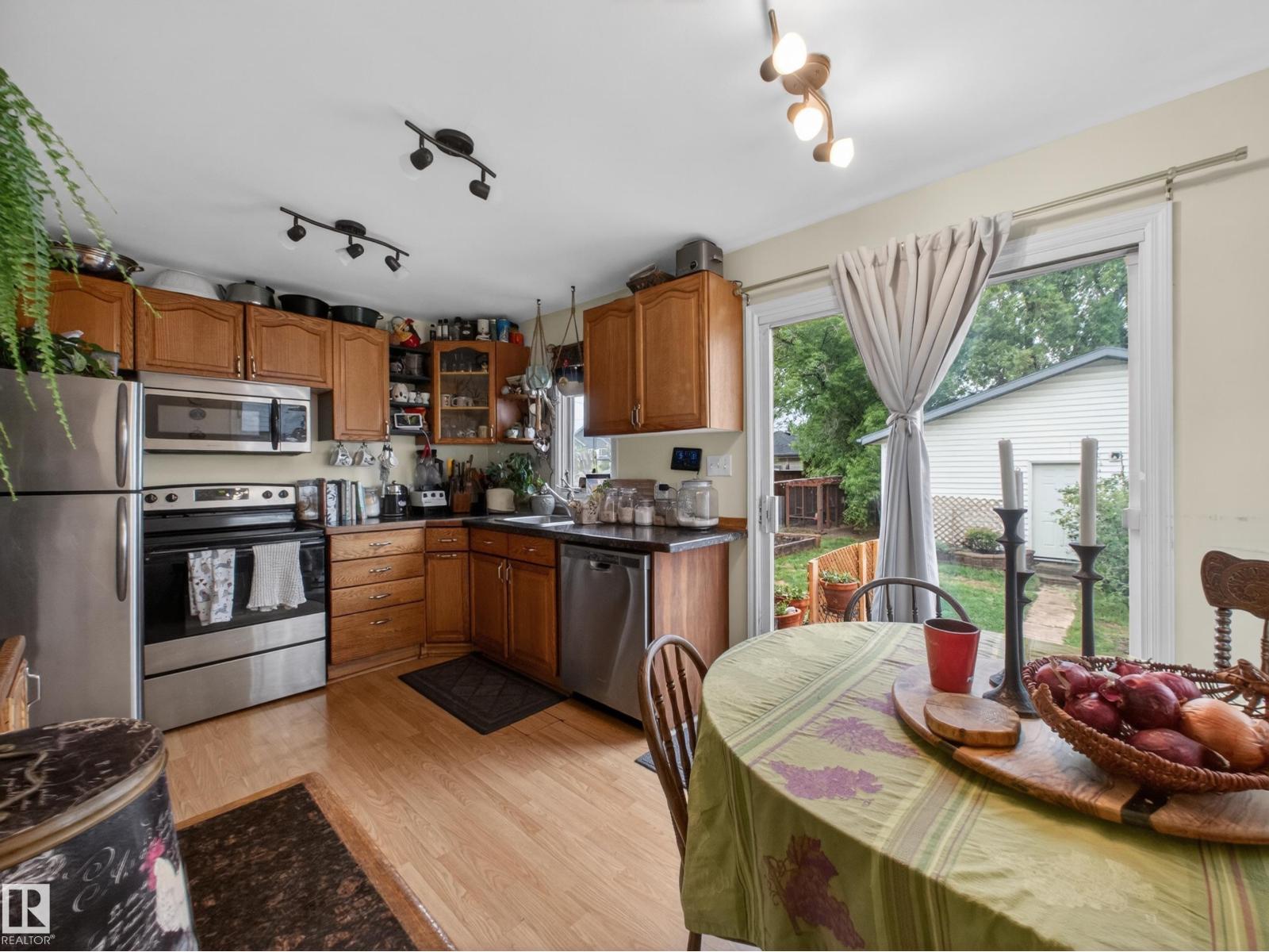 10809 150 ST NW - 5