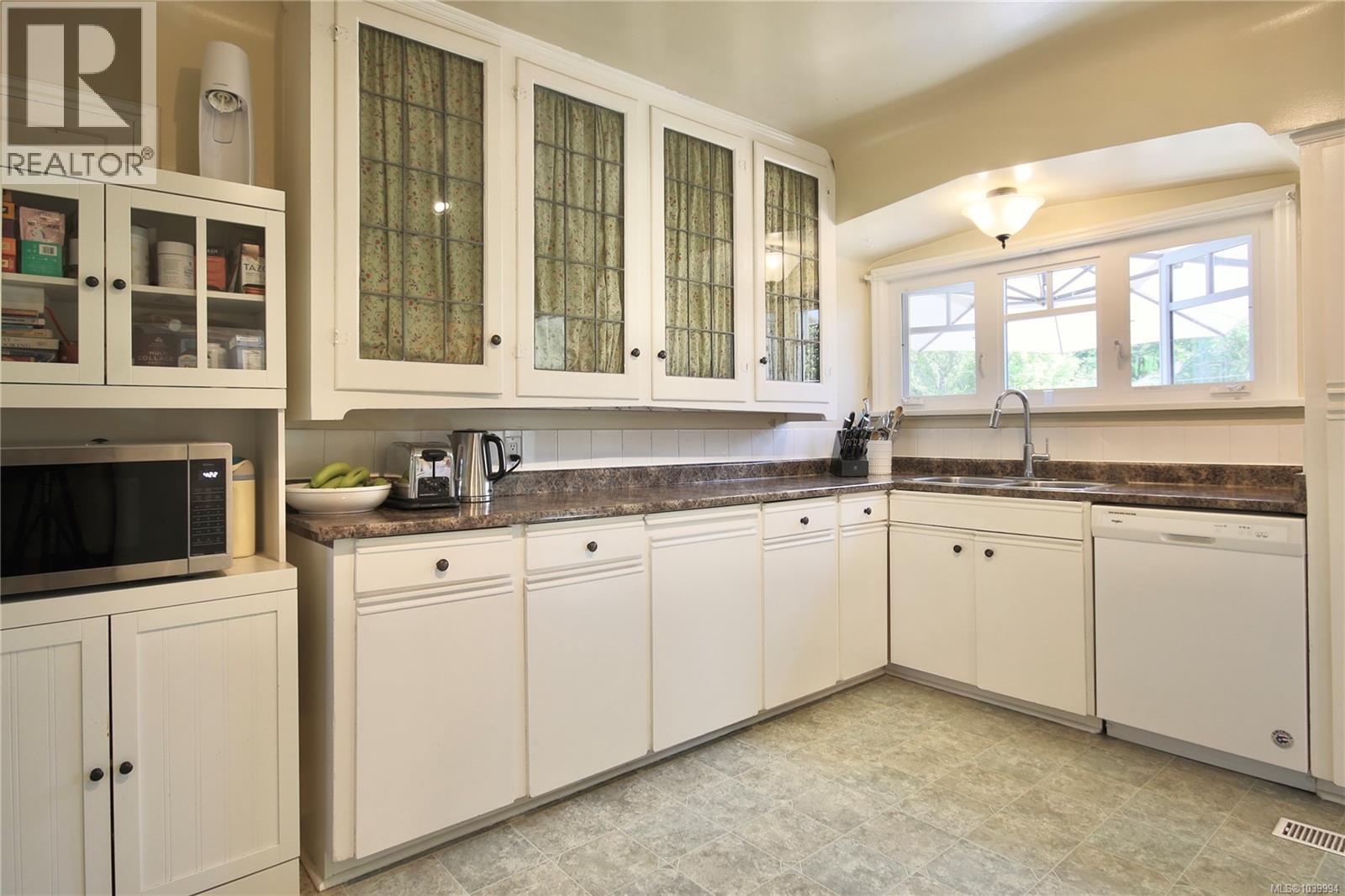 2331 Pacific Ave, Oak Bay