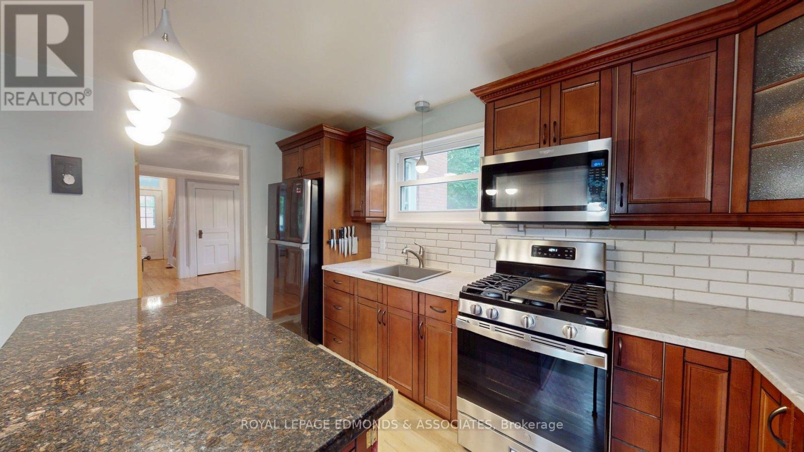 375 CENTRE STREET - 21