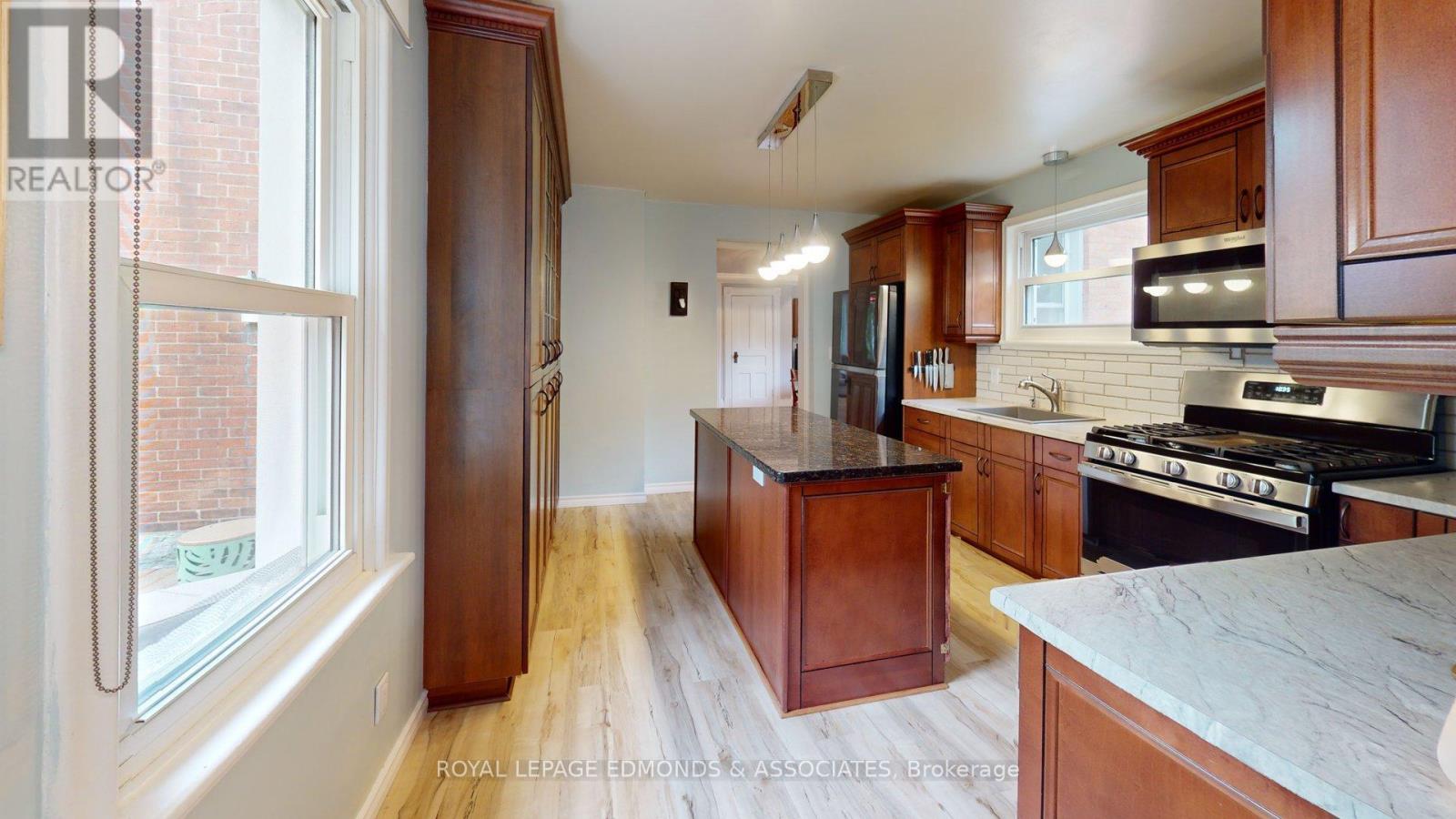 375 CENTRE STREET - 23