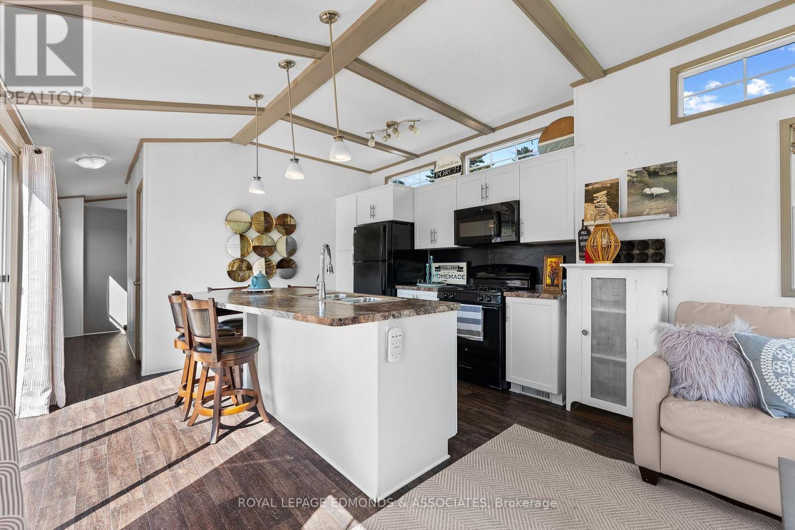 #31 92 BINGHAM DRIVE - 10