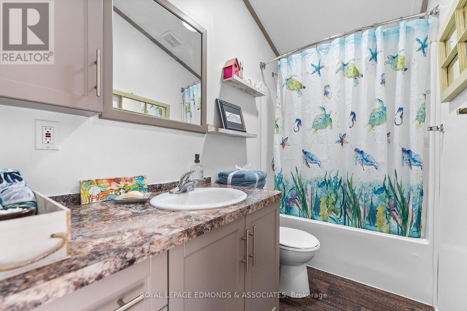 #31 92 BINGHAM DRIVE - 16