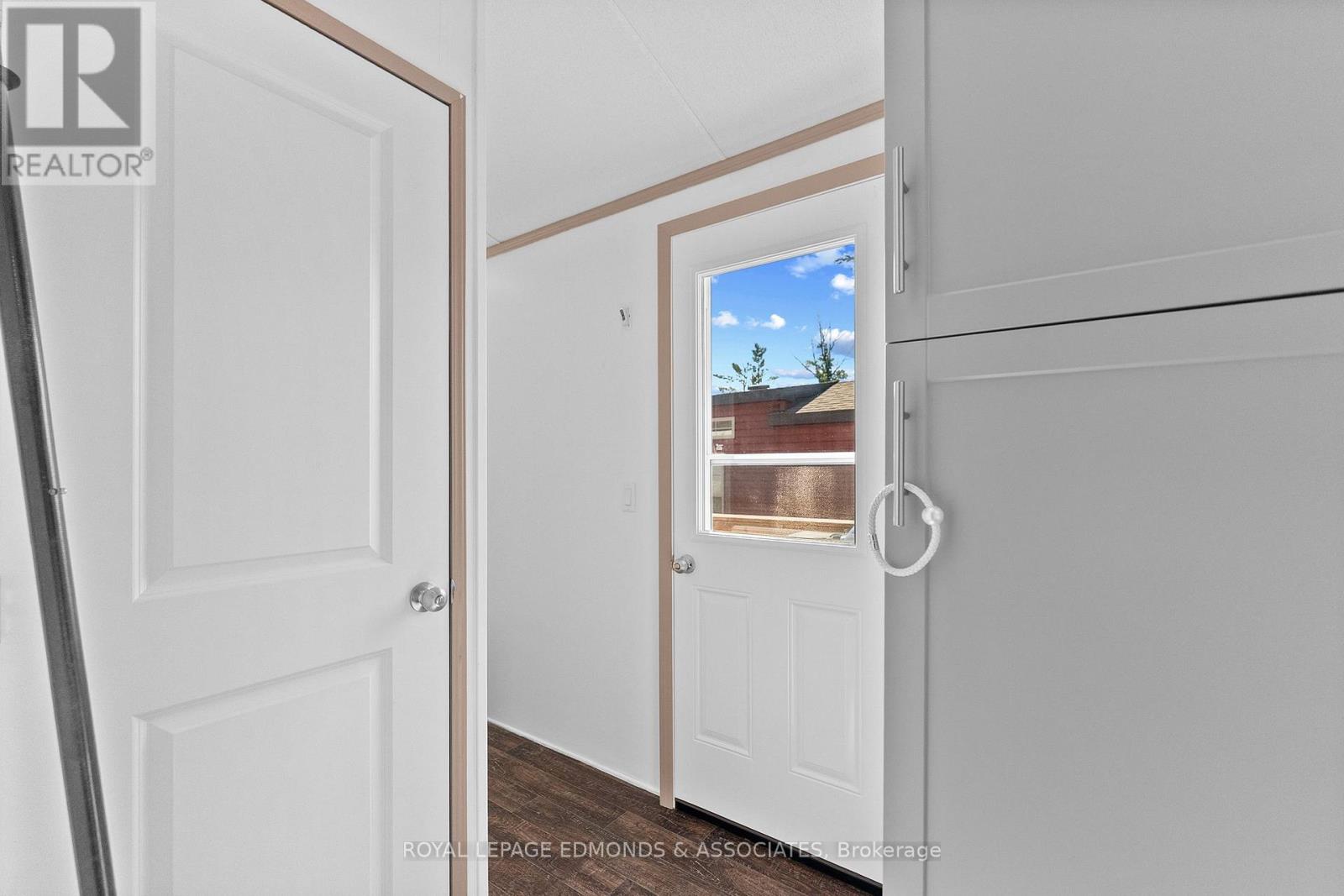 #31 92 BINGHAM DRIVE - 17
