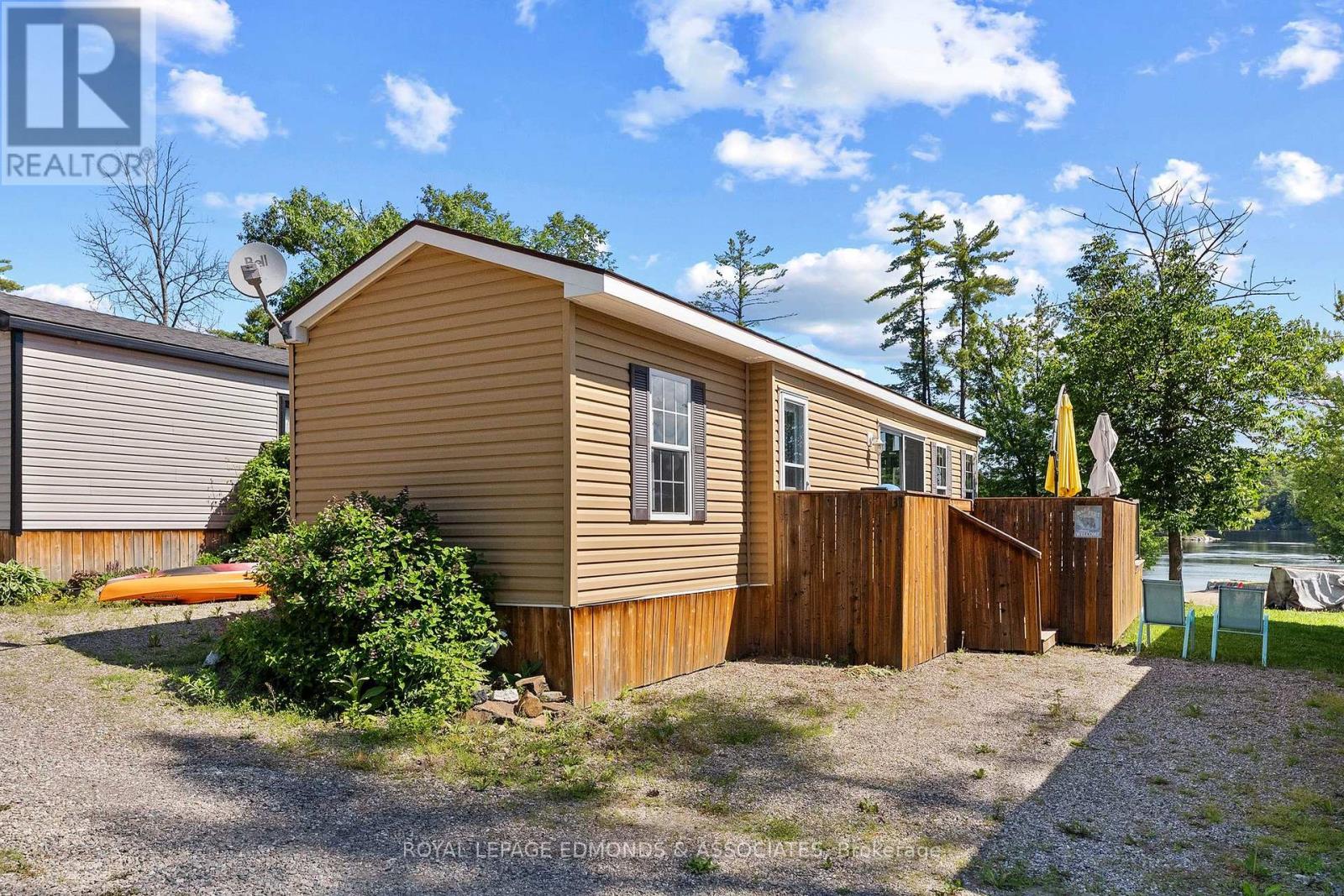 #31 92 BINGHAM DRIVE - 23