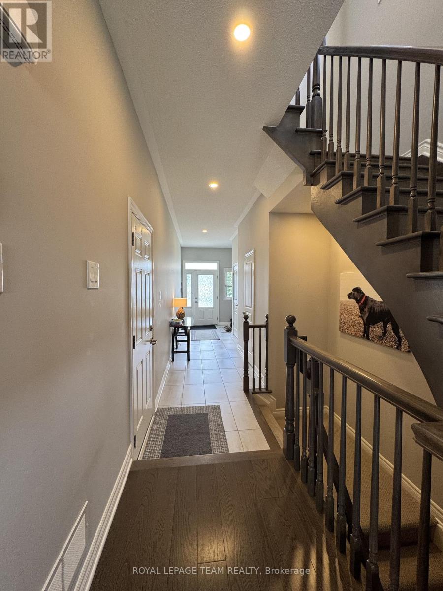 3 Bed, 4 Bath House for Rent in Ottawa – 1162 BECKETT CRESCENT, Ottawa – MLS# X13471734 - Image 2