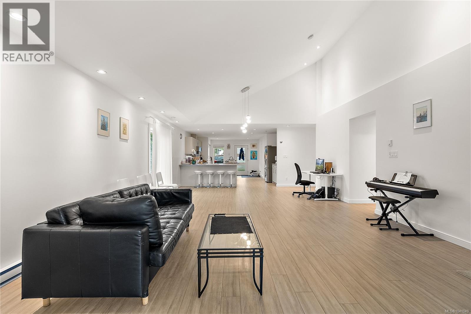 1360 Hastings St, Saanich