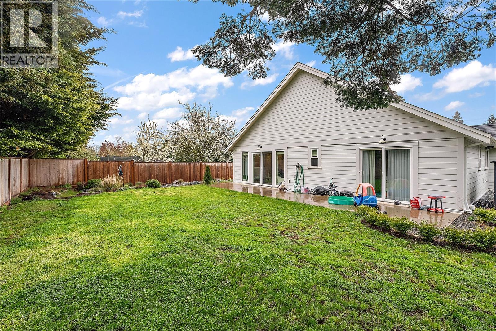 1360 Hastings St, Saanich
