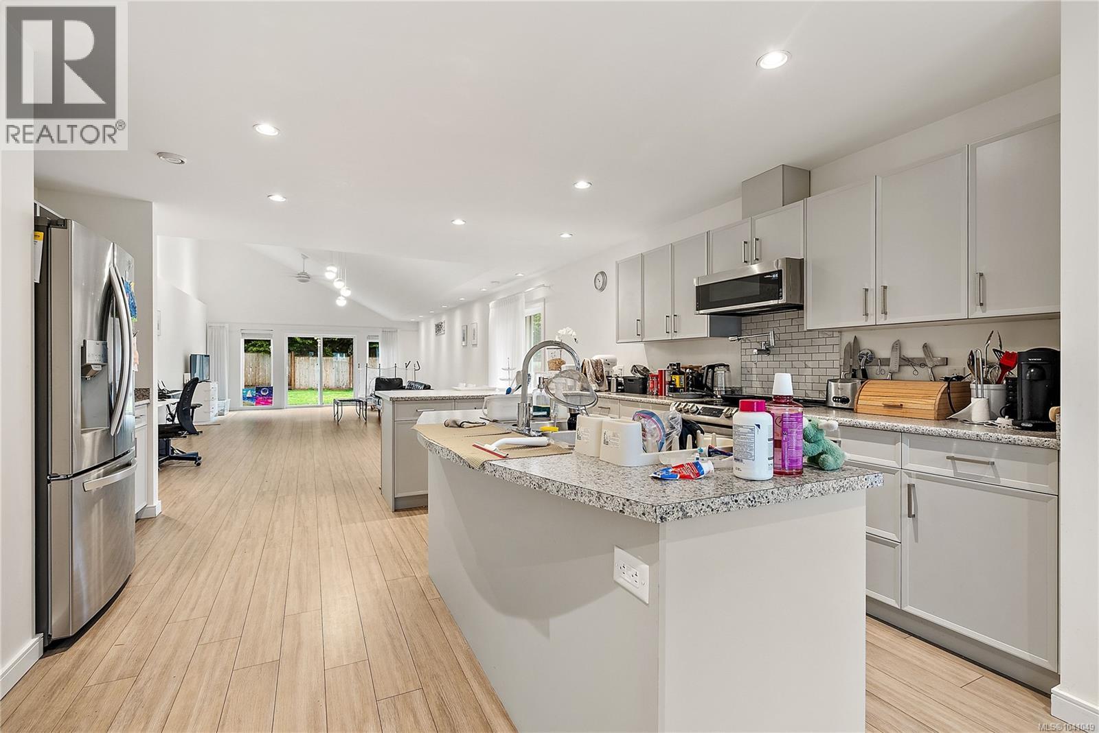1360 Hastings St, Saanich