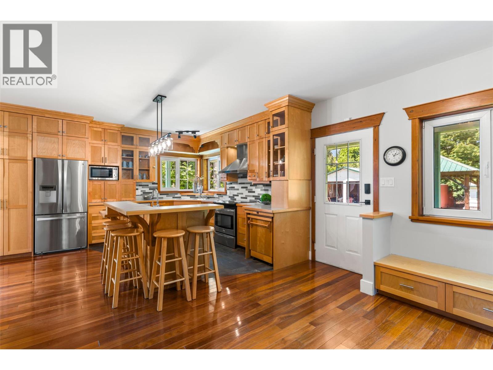 701 Edward Street - 8