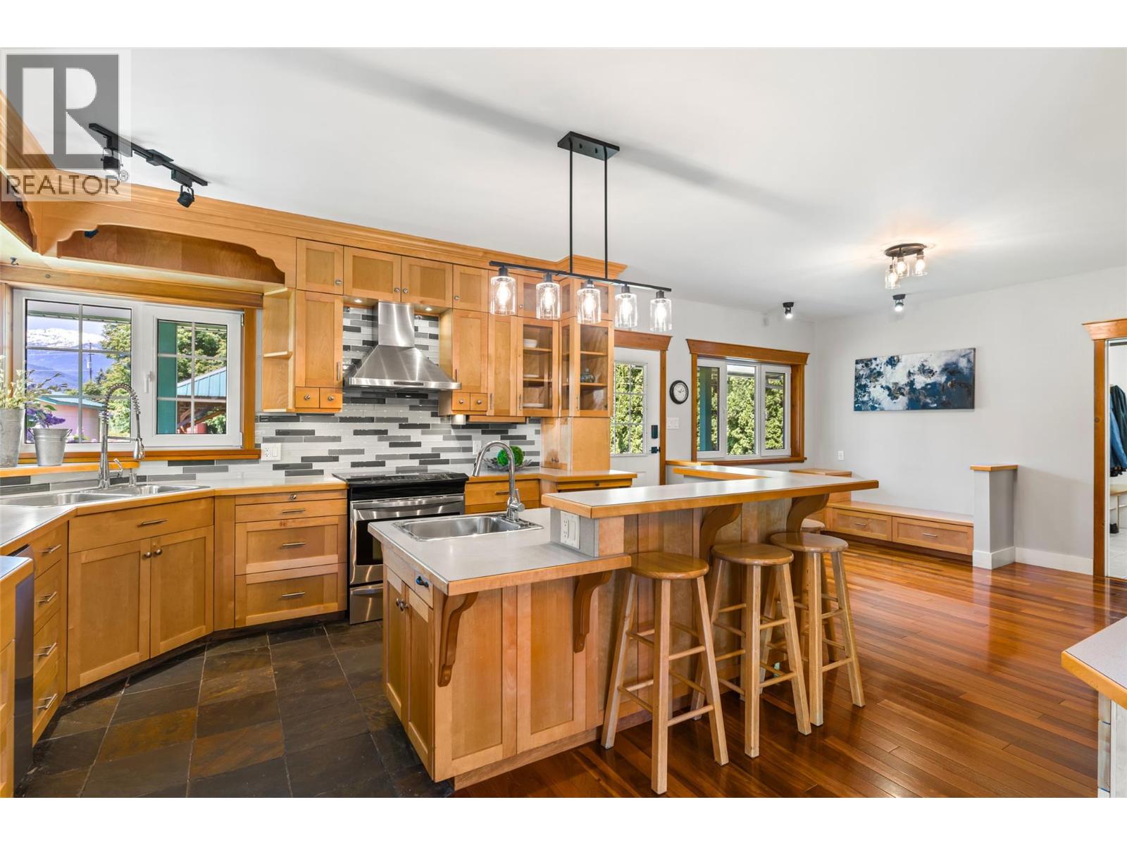 701 Edward Street - 11