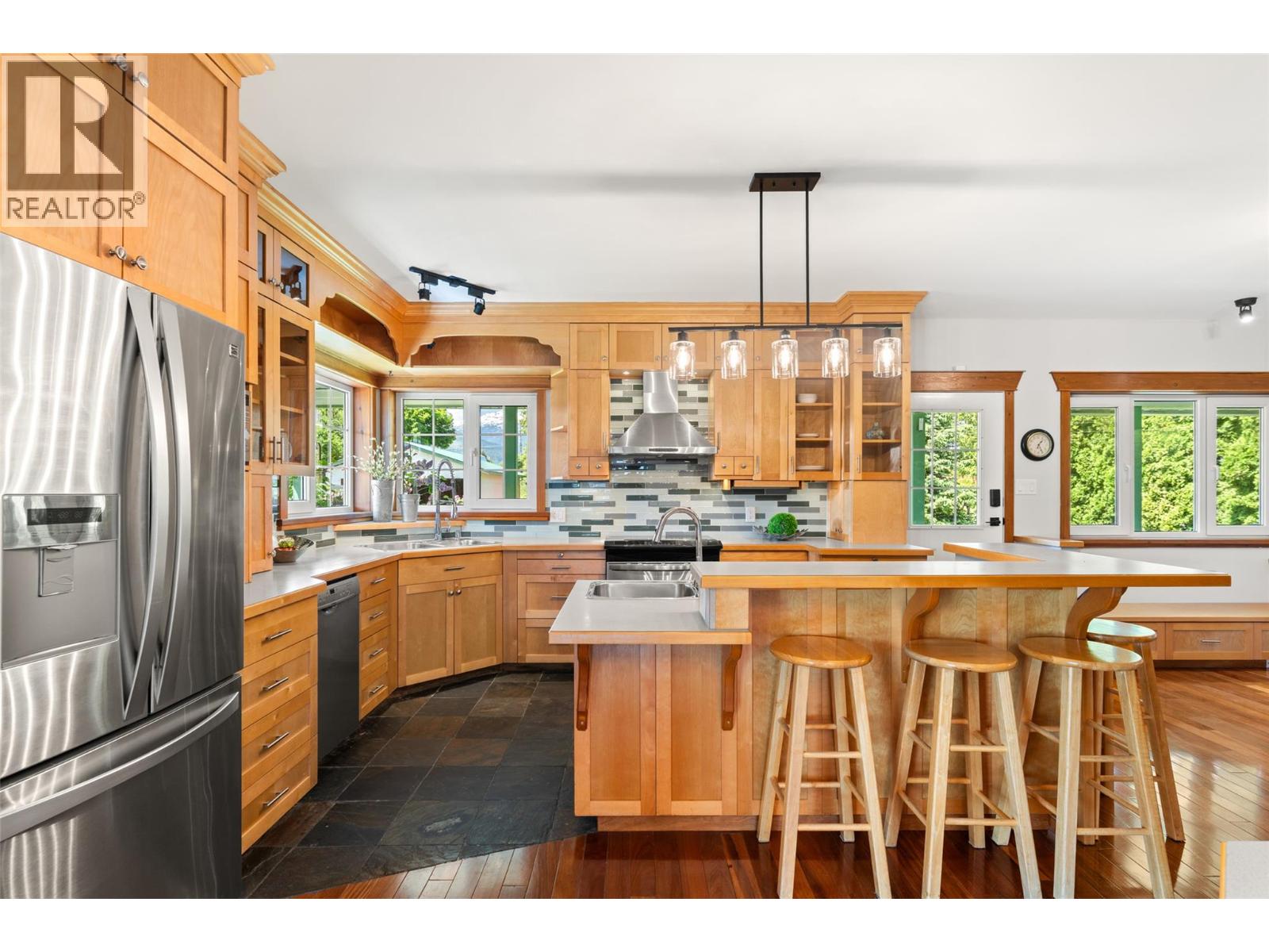 701 Edward Street - 10