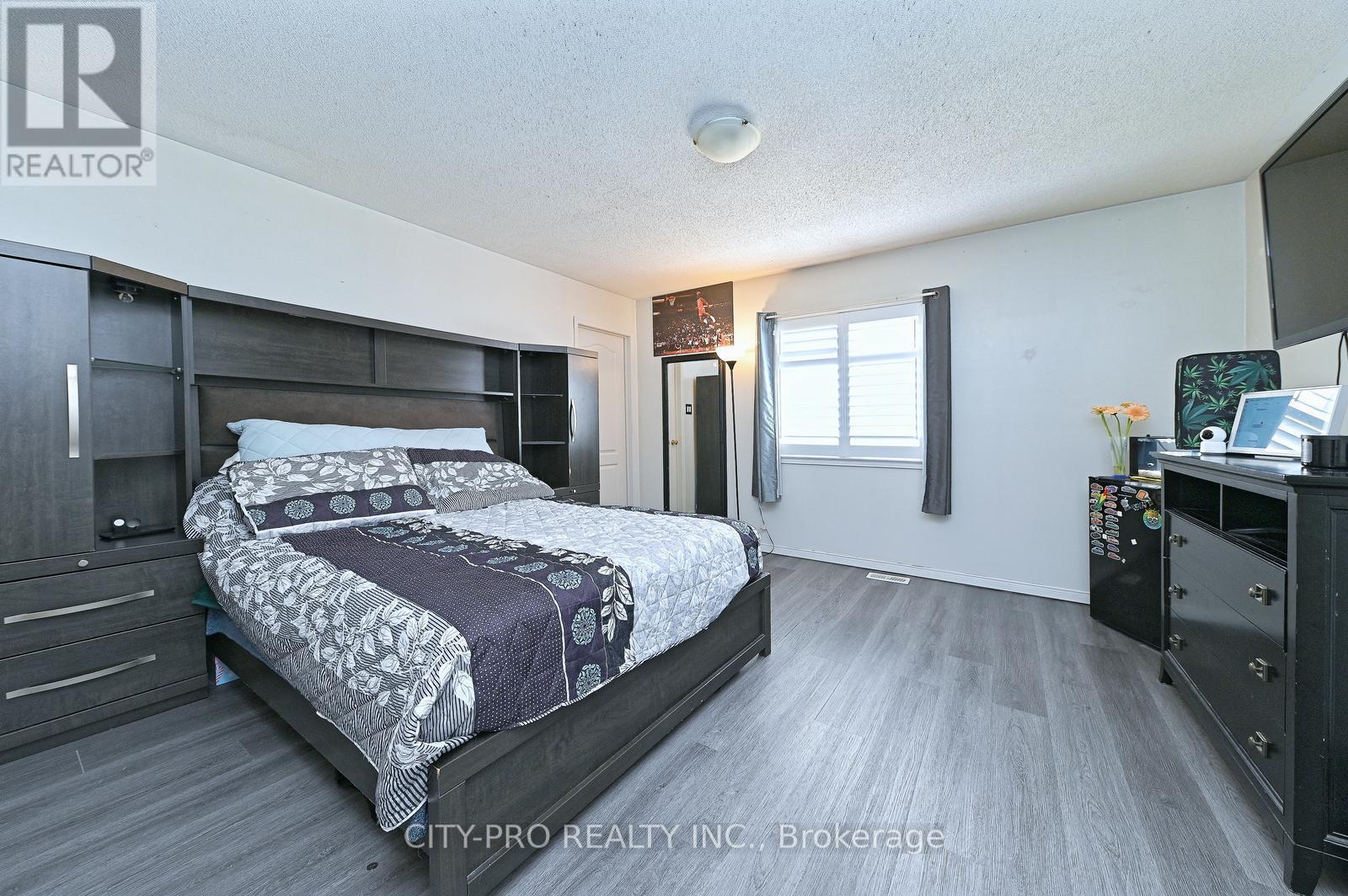 1178 SALMERS DRIVE - 33