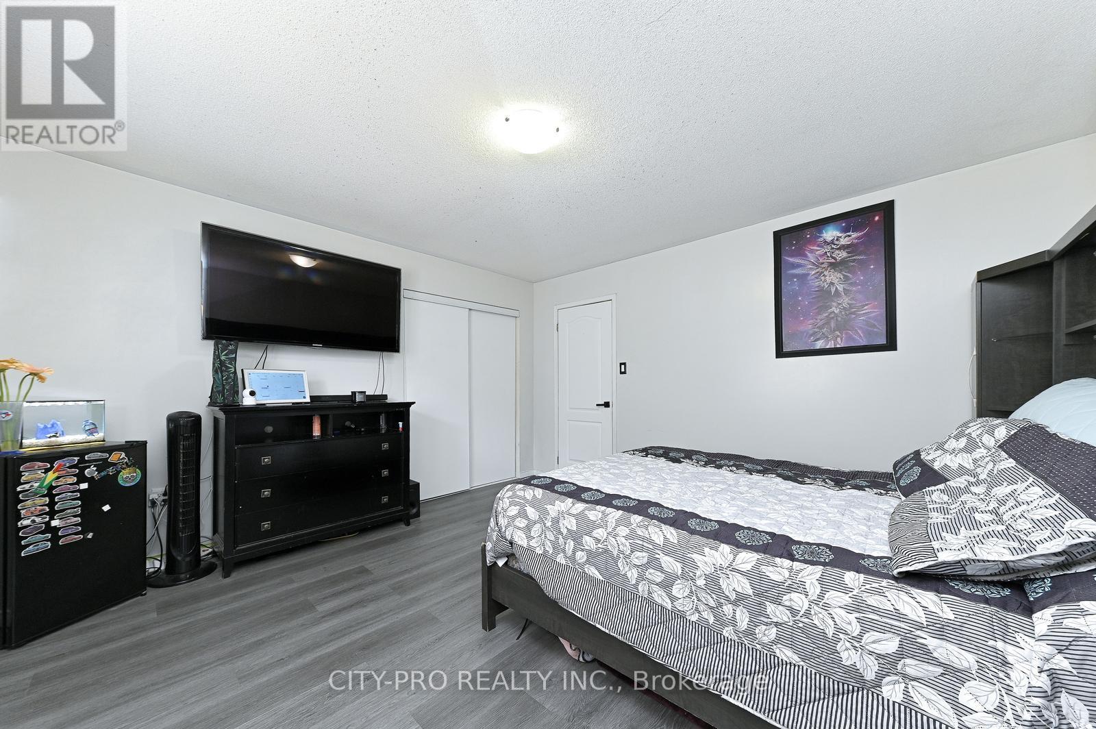 1178 SALMERS DRIVE - 34