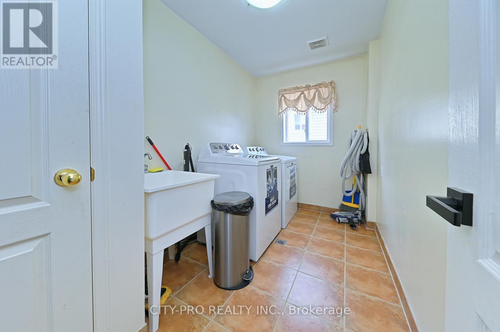 1178 SALMERS DRIVE - 37