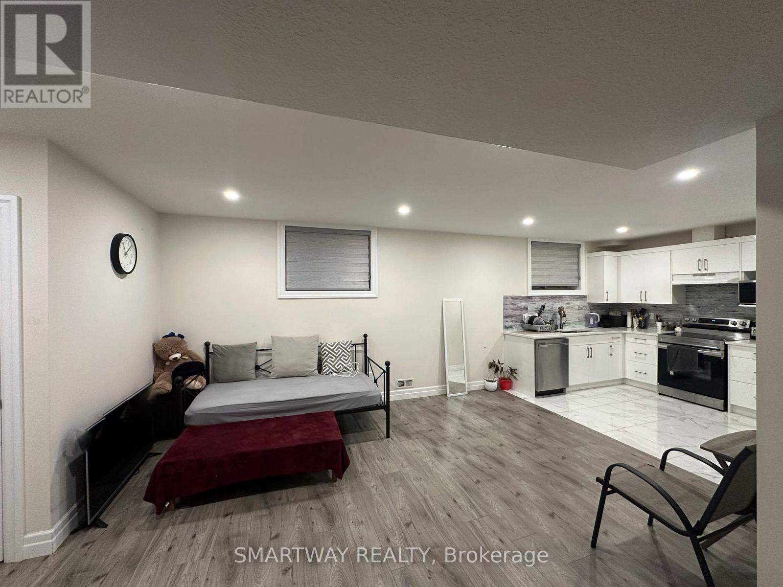 3828 SOMERSTON CRESCENT - 32