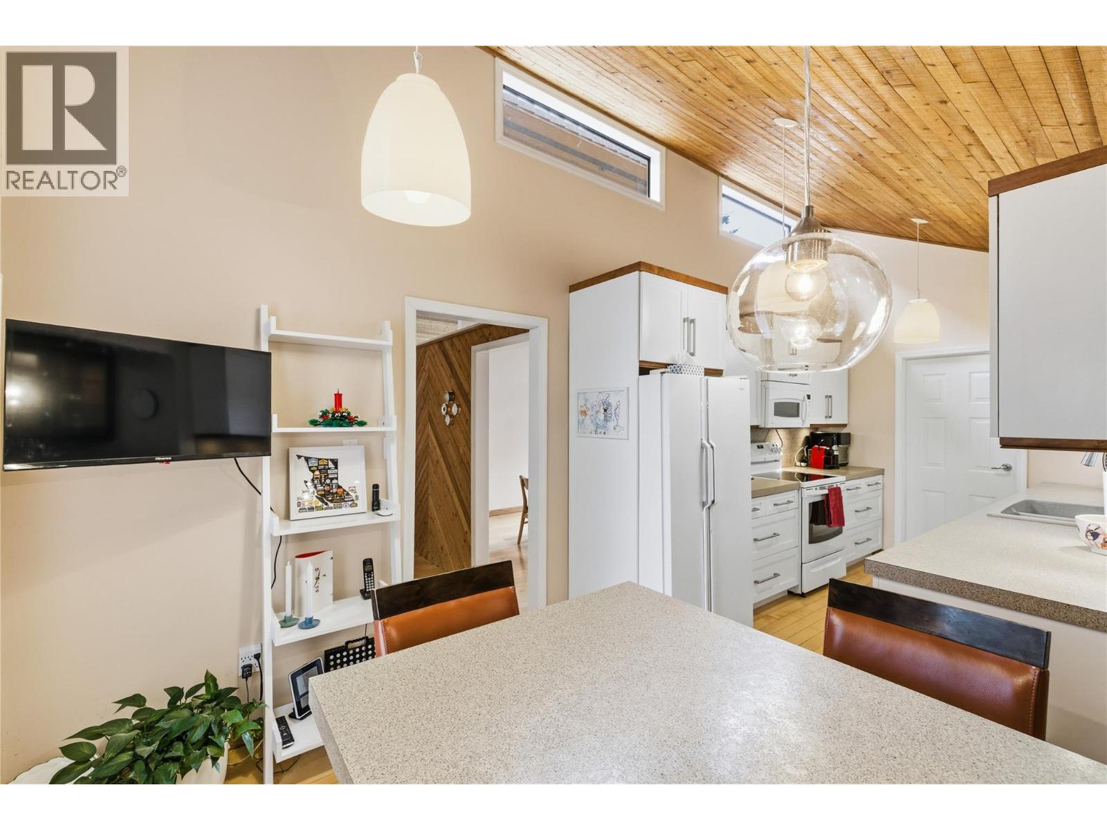 324 Clifton Road N - 14