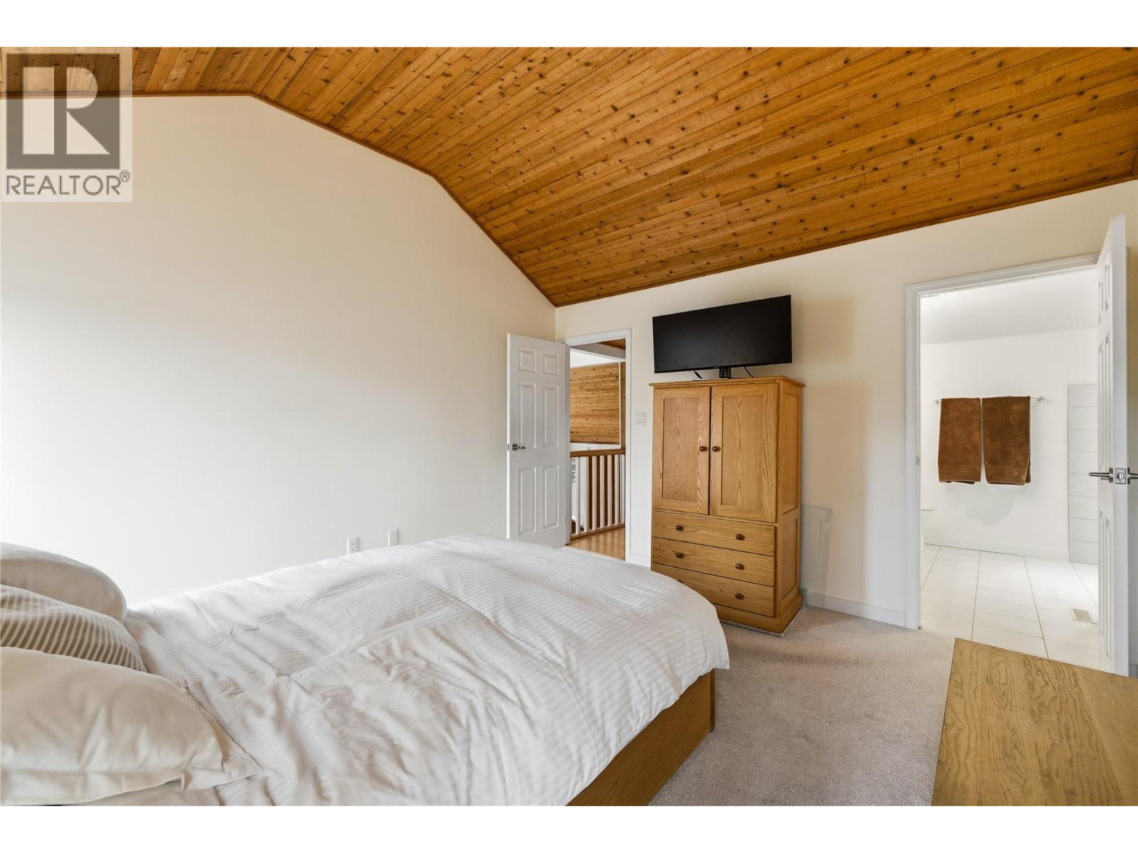 324 Clifton Road N - 9