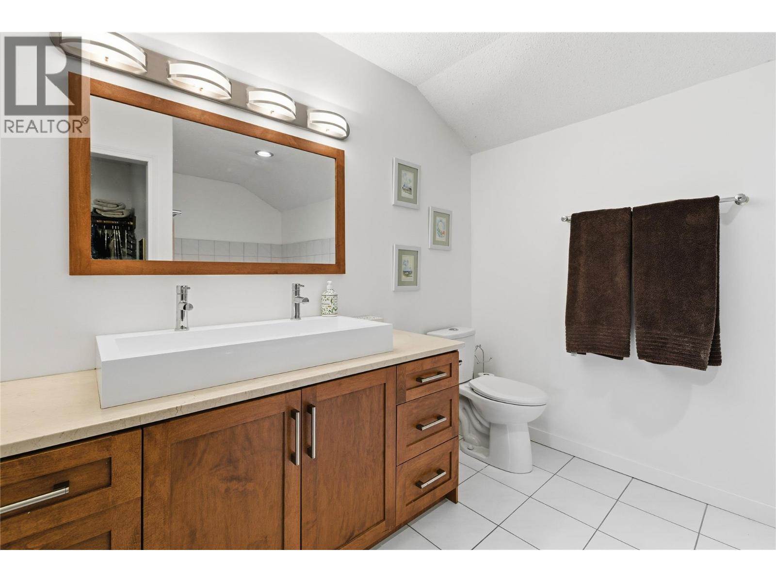 324 Clifton Road N - 10