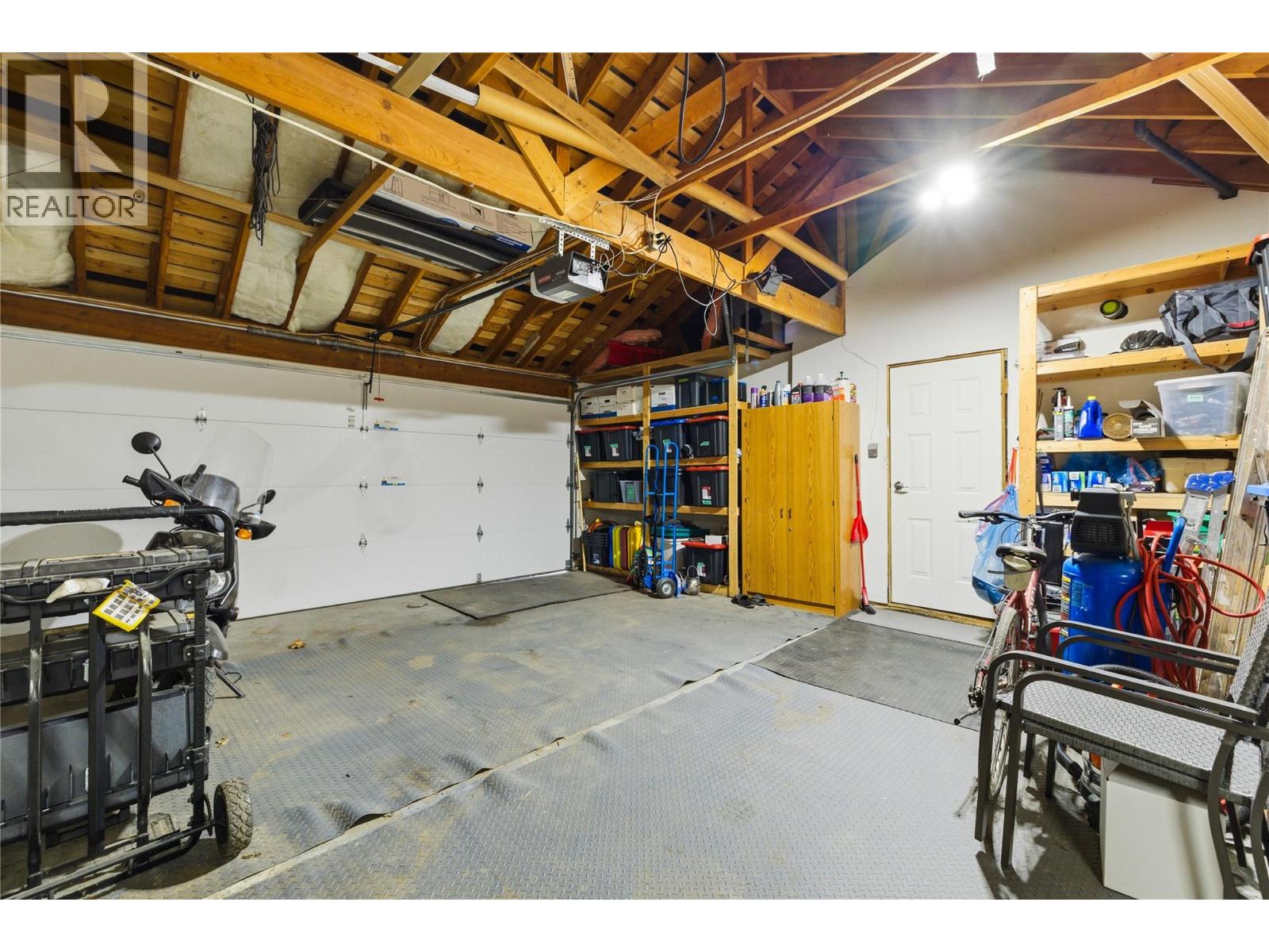 324 Clifton Road N - 34