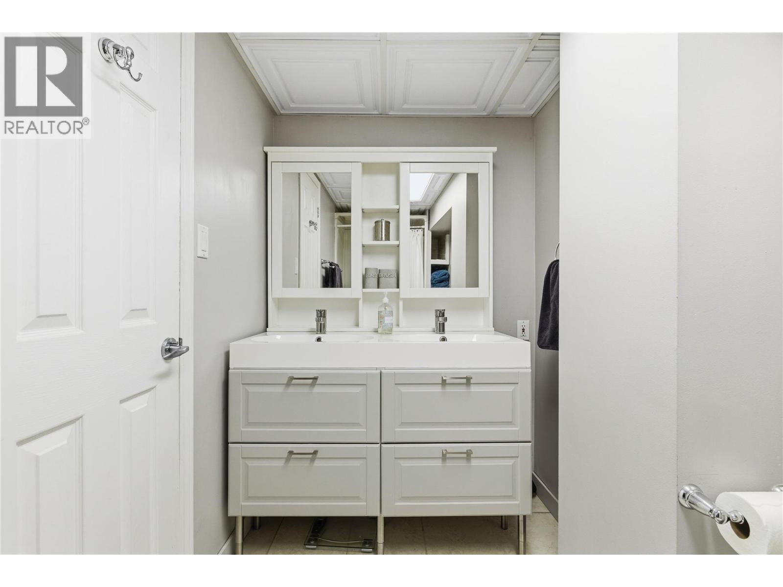 324 Clifton Road N - 24