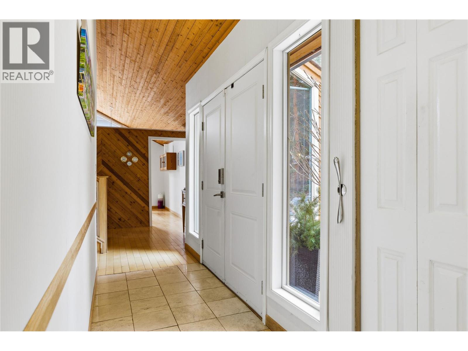 324 Clifton Road N - 19