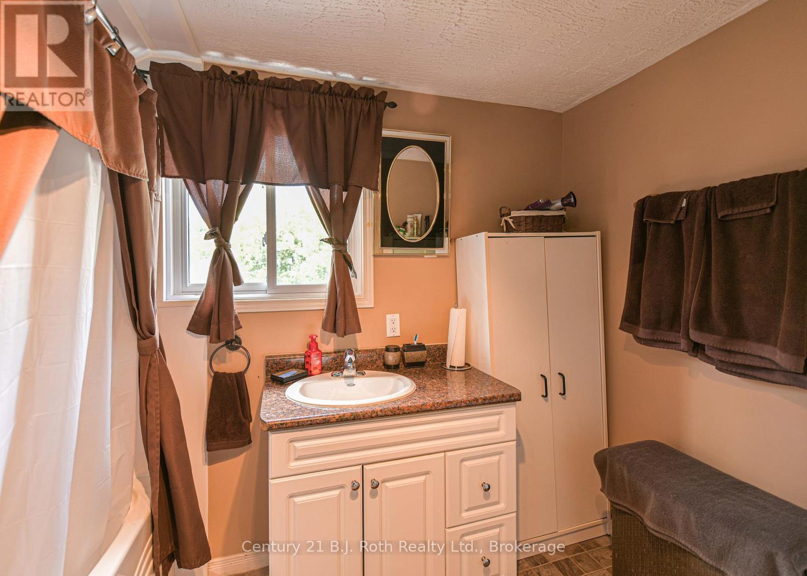 139 BORLAND STREET E - 34