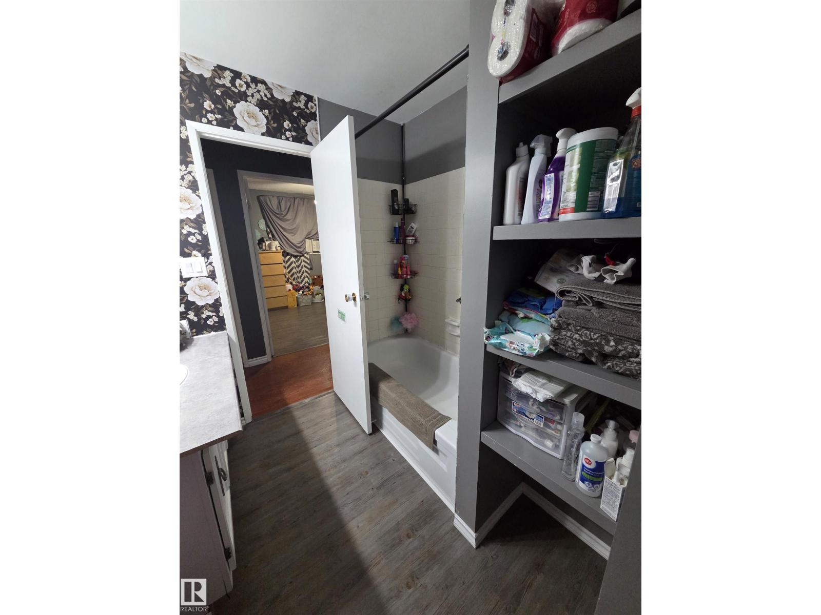 5106 19 AV NW - 43