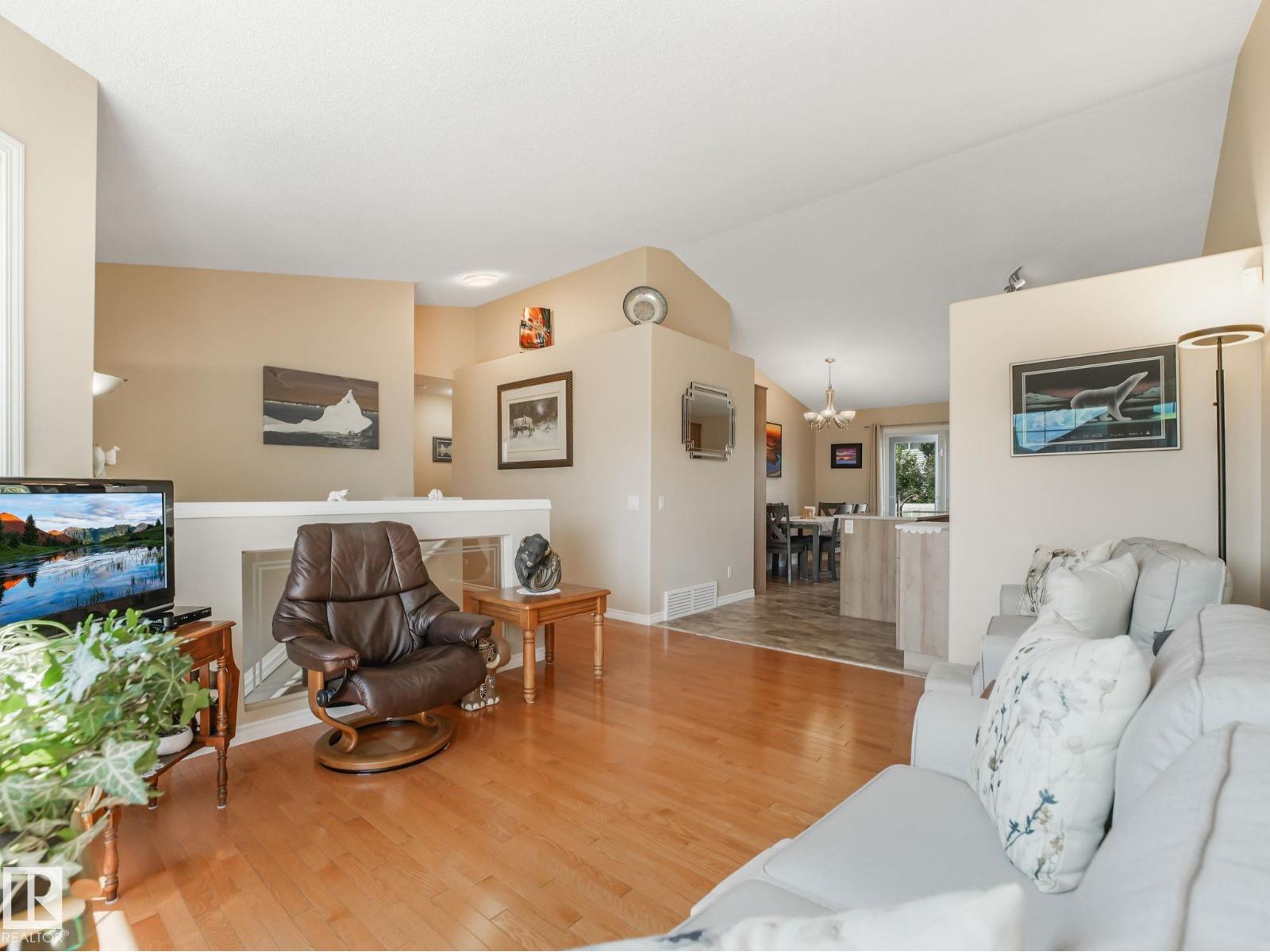 8616 176 AV NW — photo 25