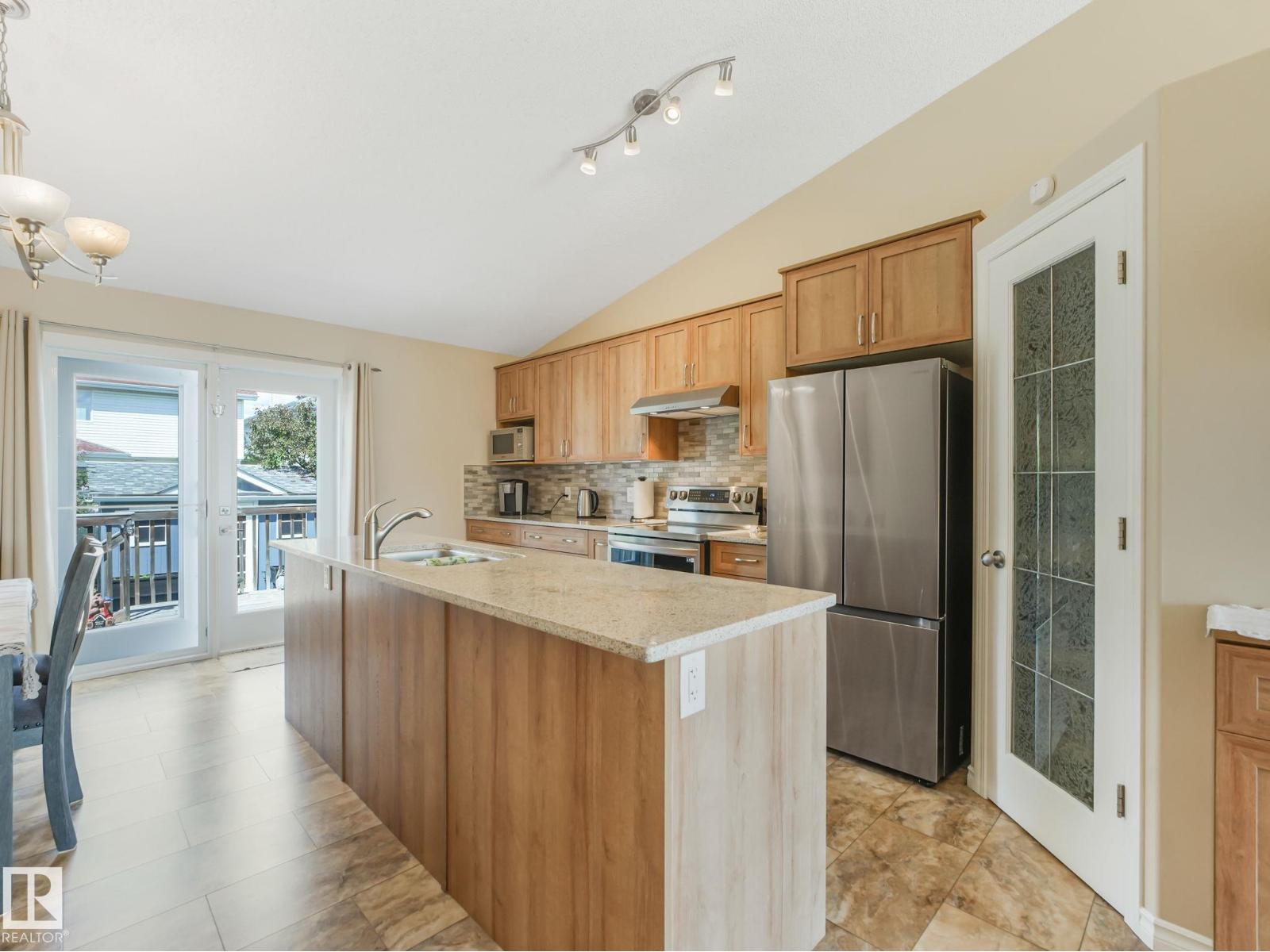 8616 176 AV NW — photo 27