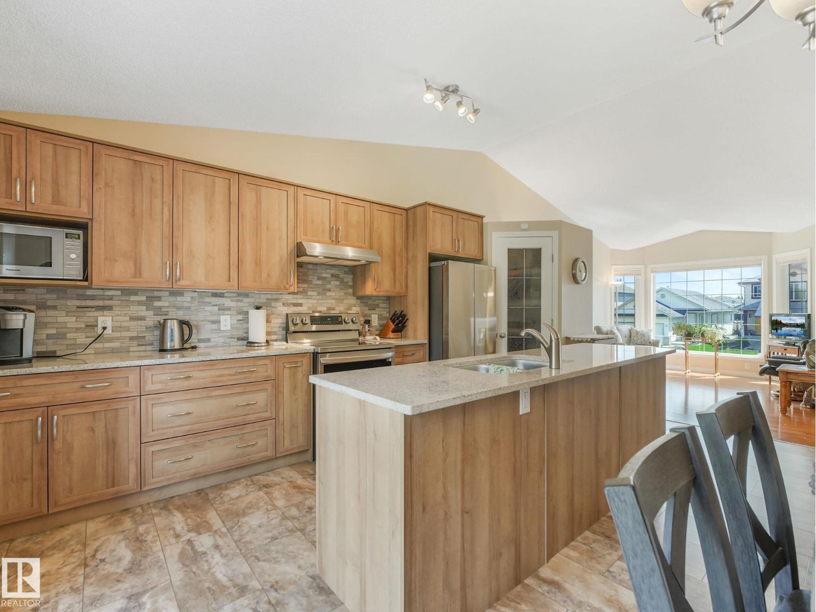 8616 176 AV NW — photo 28