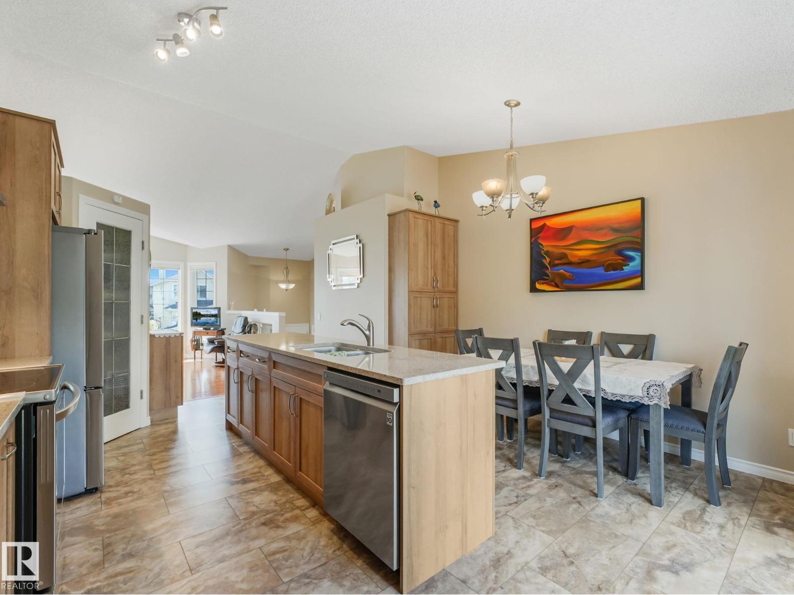 8616 176 AV NW — photo 29