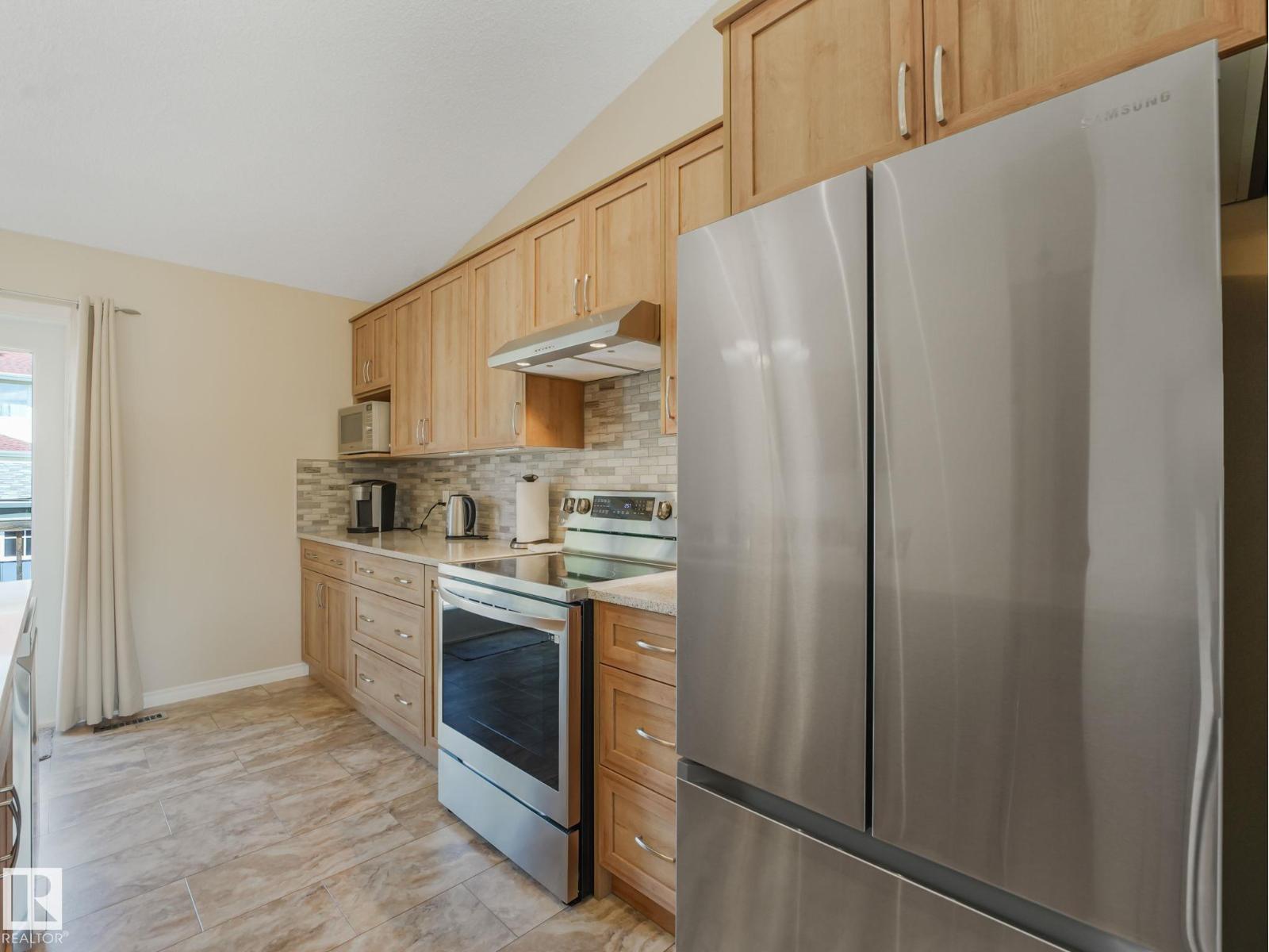 8616 176 AV NW — photo 30