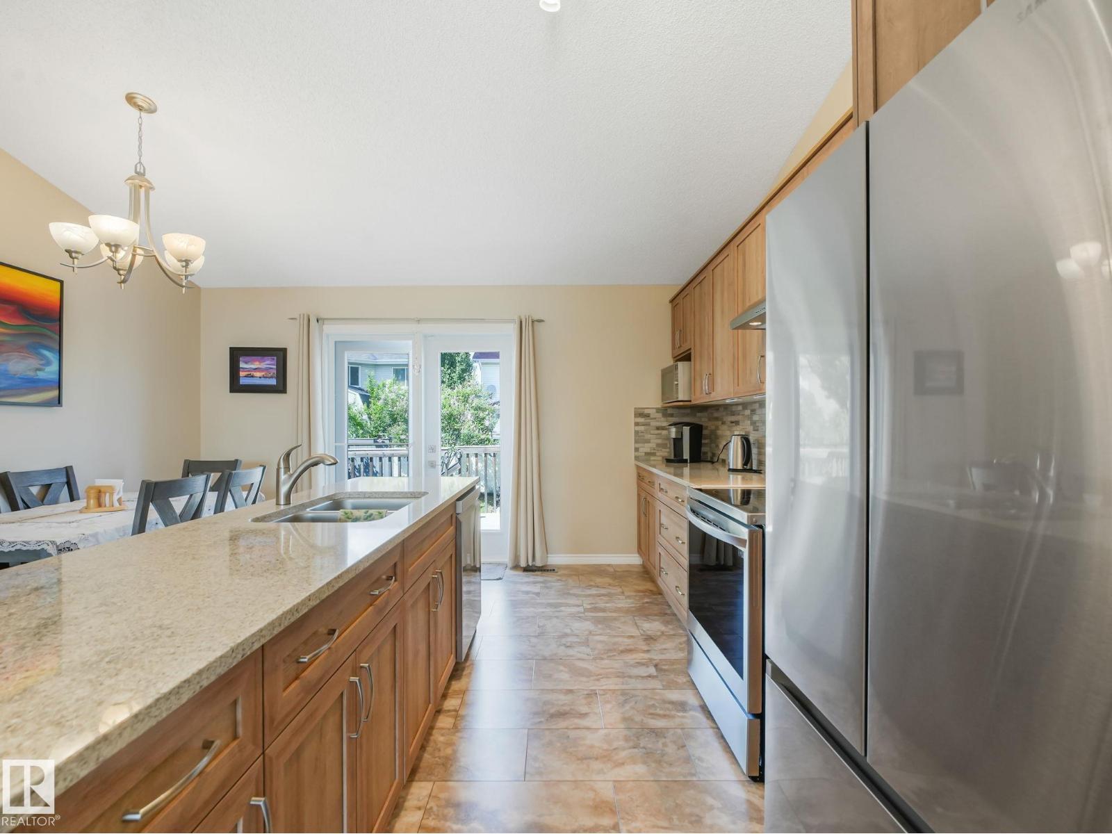 8616 176 AV NW — photo 31