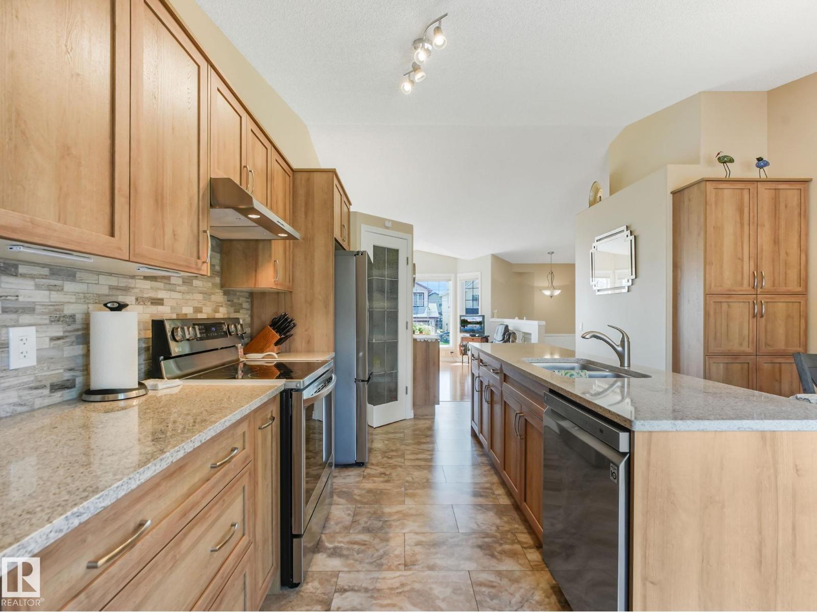 8616 176 AV NW — photo 34
