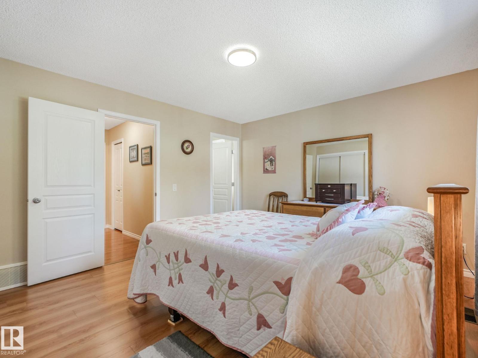 8616 176 AV NW — photo 46