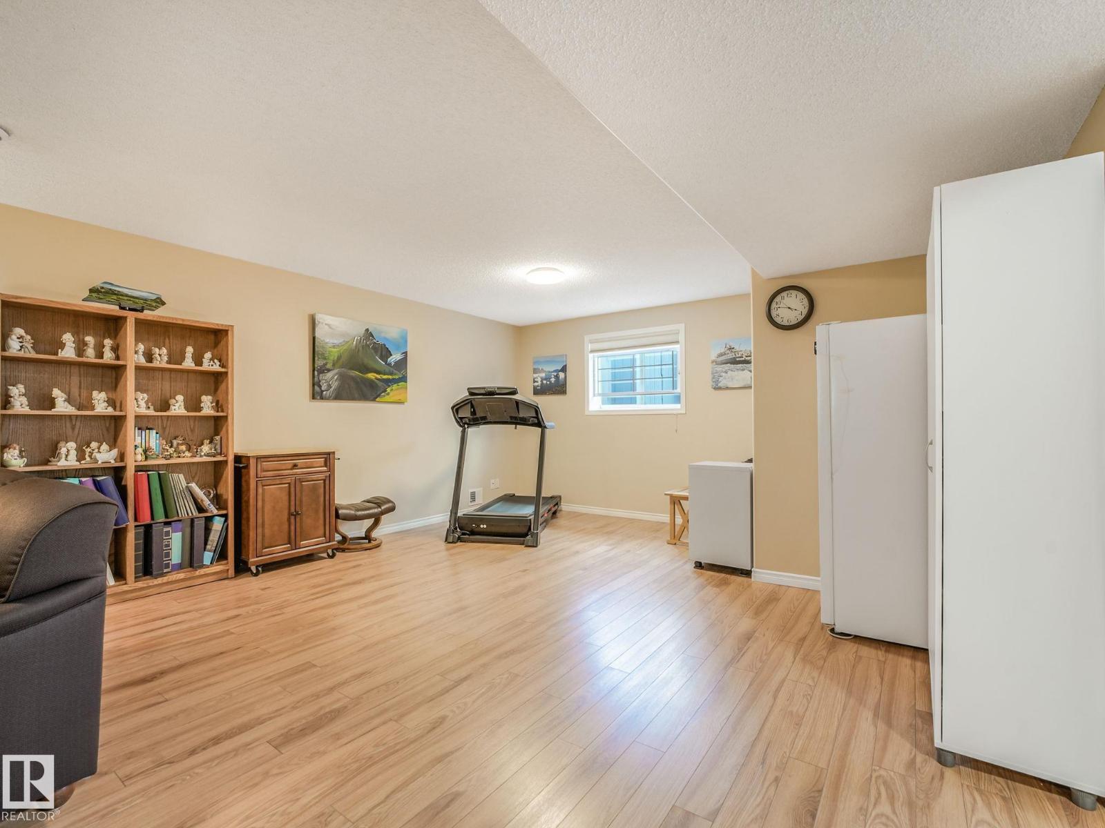 8616 176 AV NW — photo 58