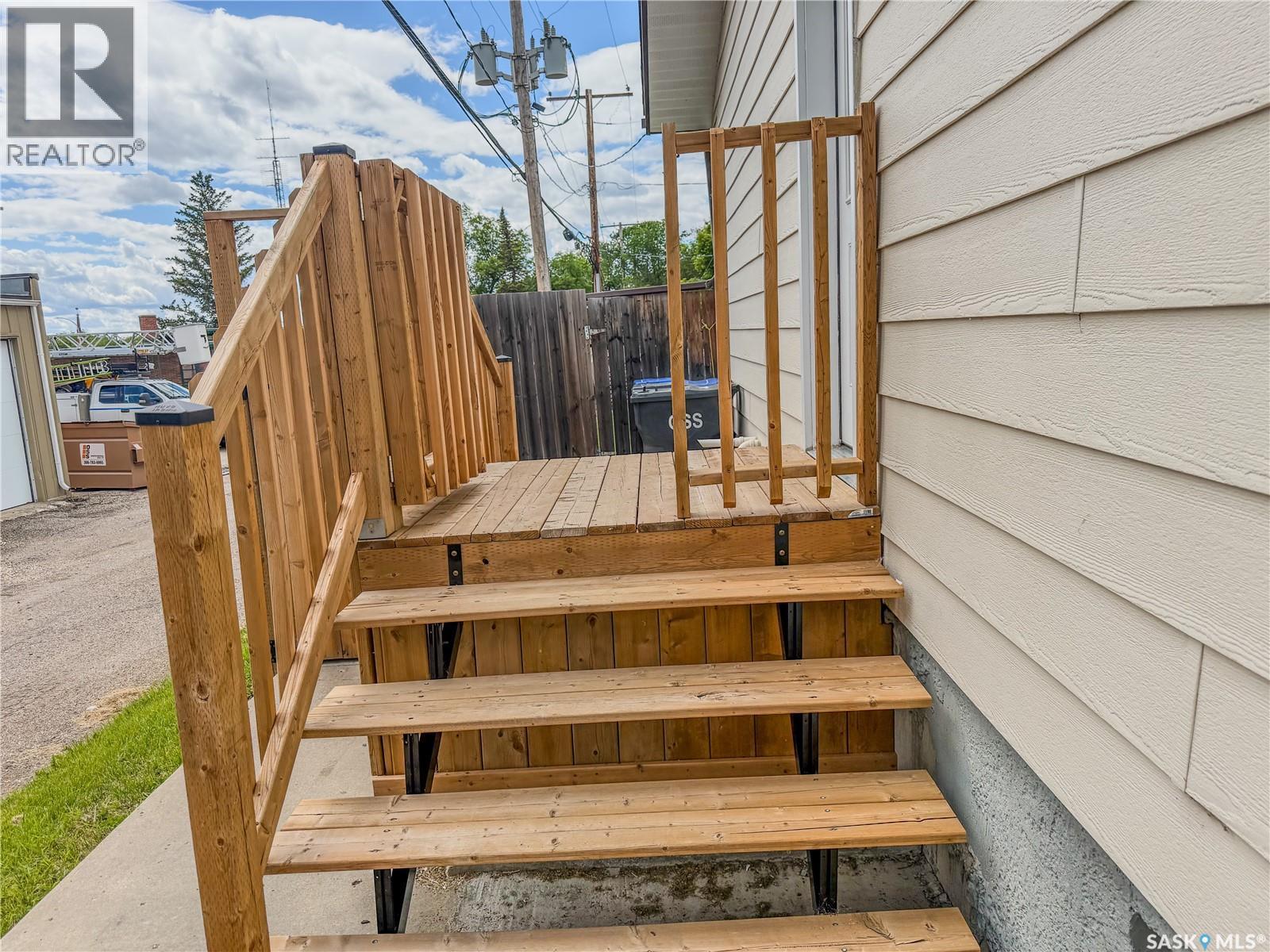 119 Hudson Bay AVENUE - 3