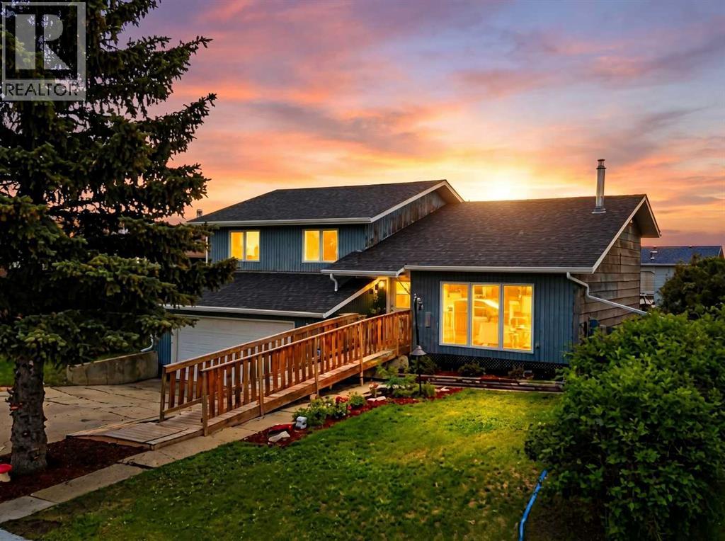 28 Larne Place, Penhold