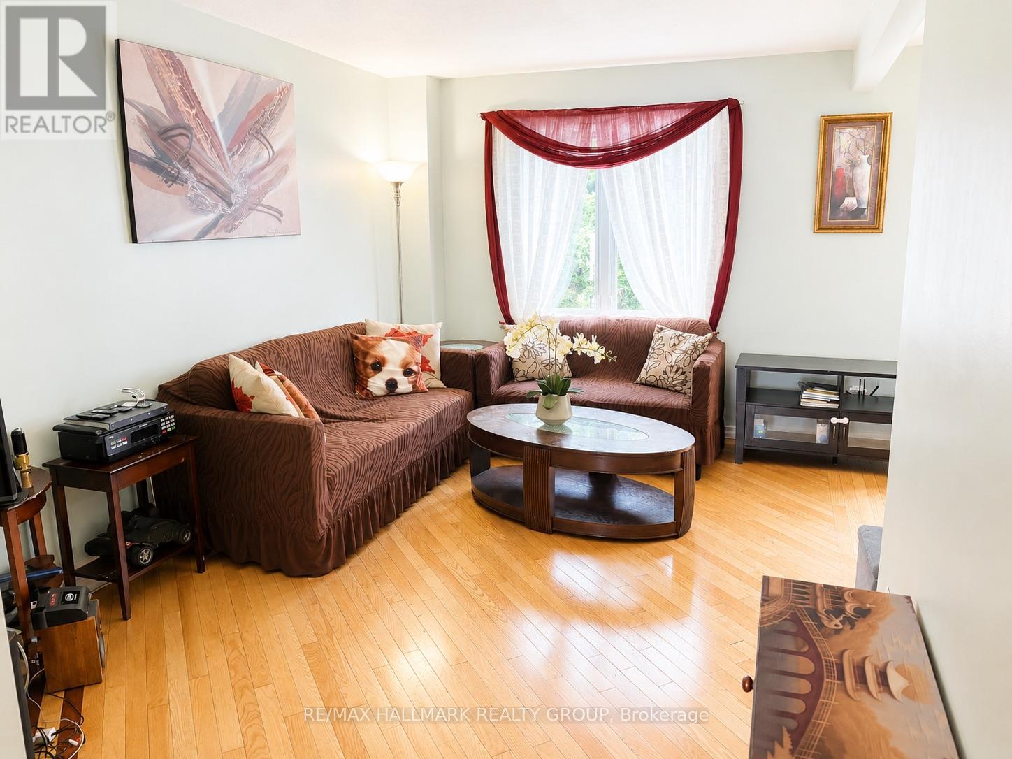 3 Bed, 3 Bath House for Sale in Ottawa – 64 EXETER DRIVE, Ottawa – MLS# X13471862 - Image 7