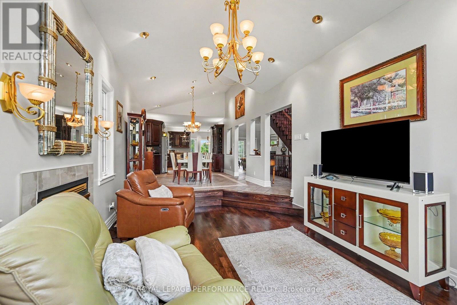 18 CHANTINE DRIVE - 11