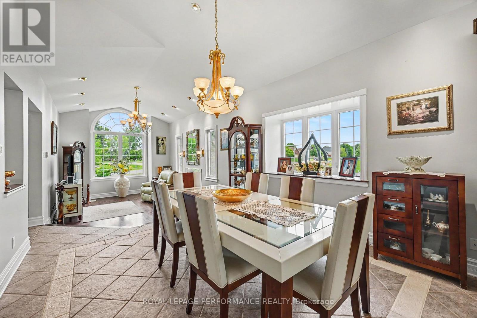 18 CHANTINE DRIVE - 13