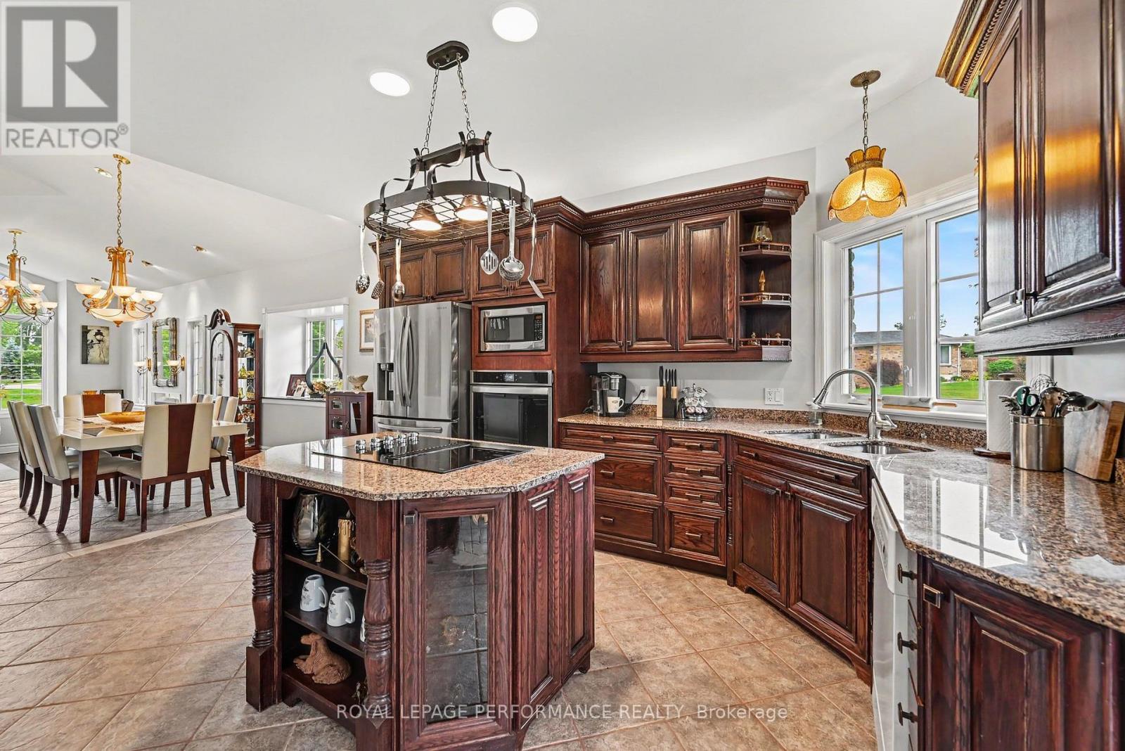 18 CHANTINE DRIVE - 16