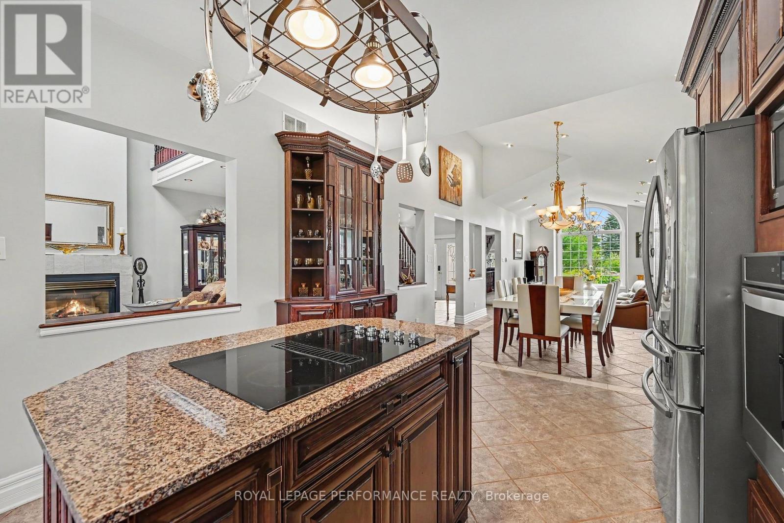 18 CHANTINE DRIVE - 18