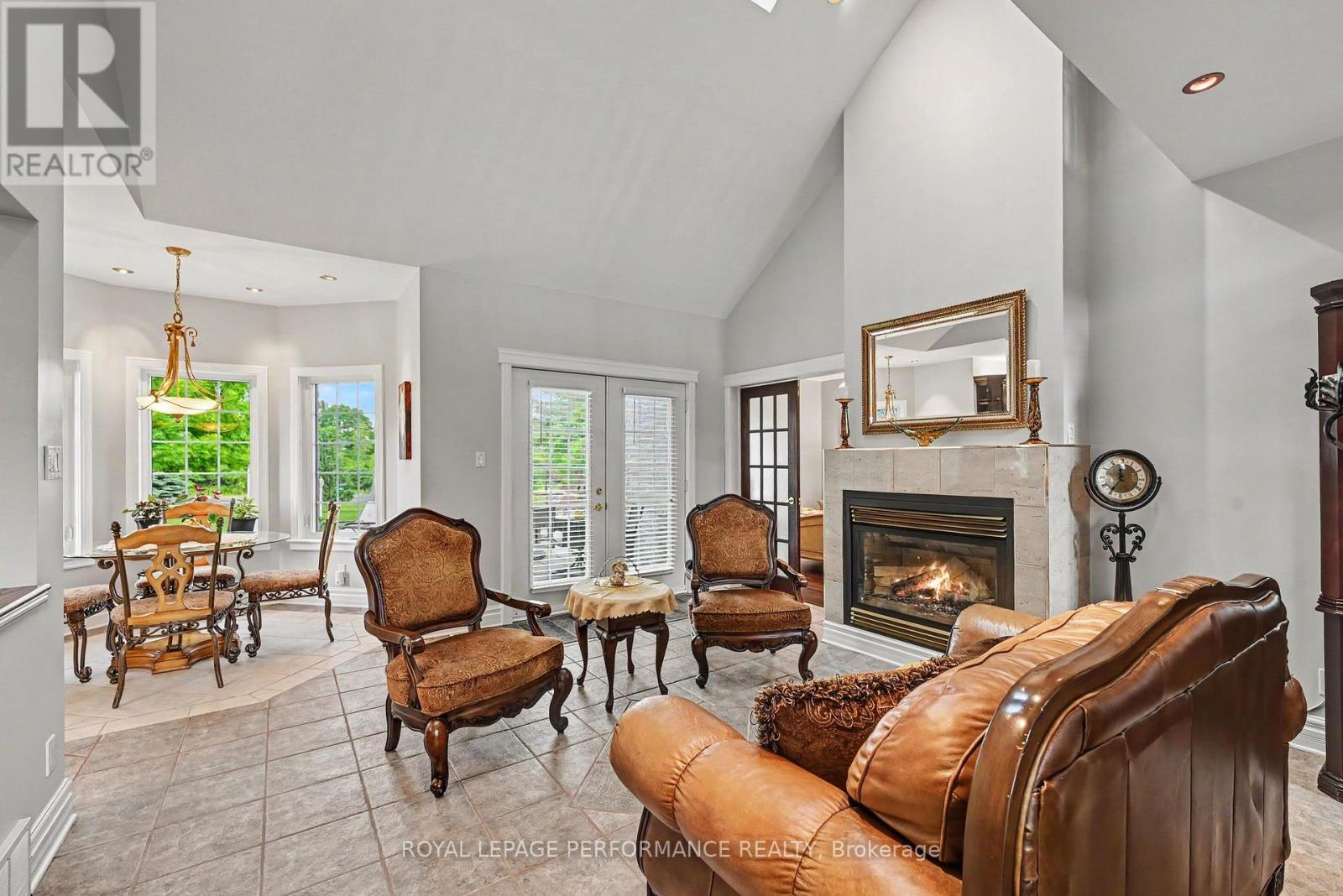 18 CHANTINE DRIVE - 23