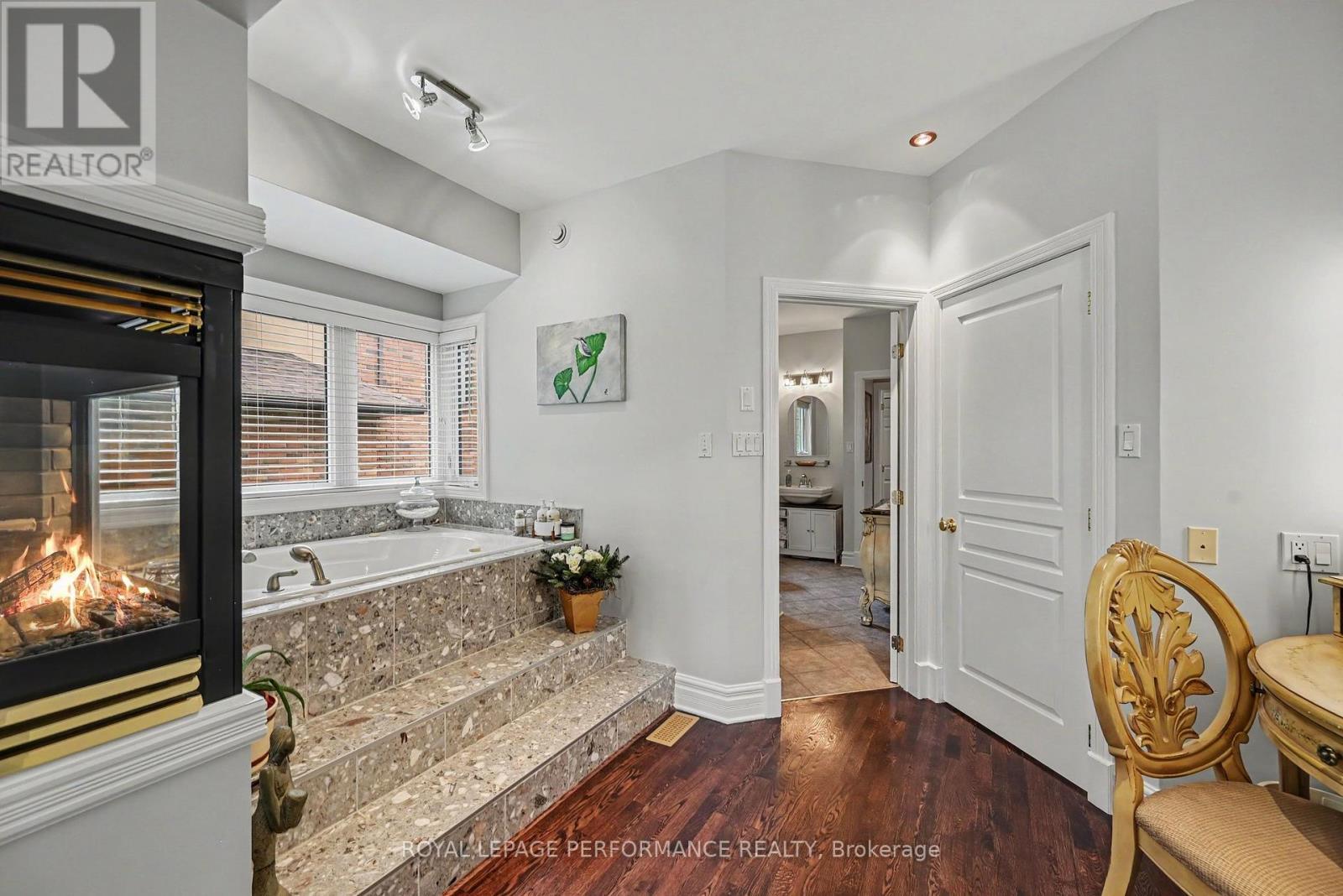 18 CHANTINE DRIVE - 27