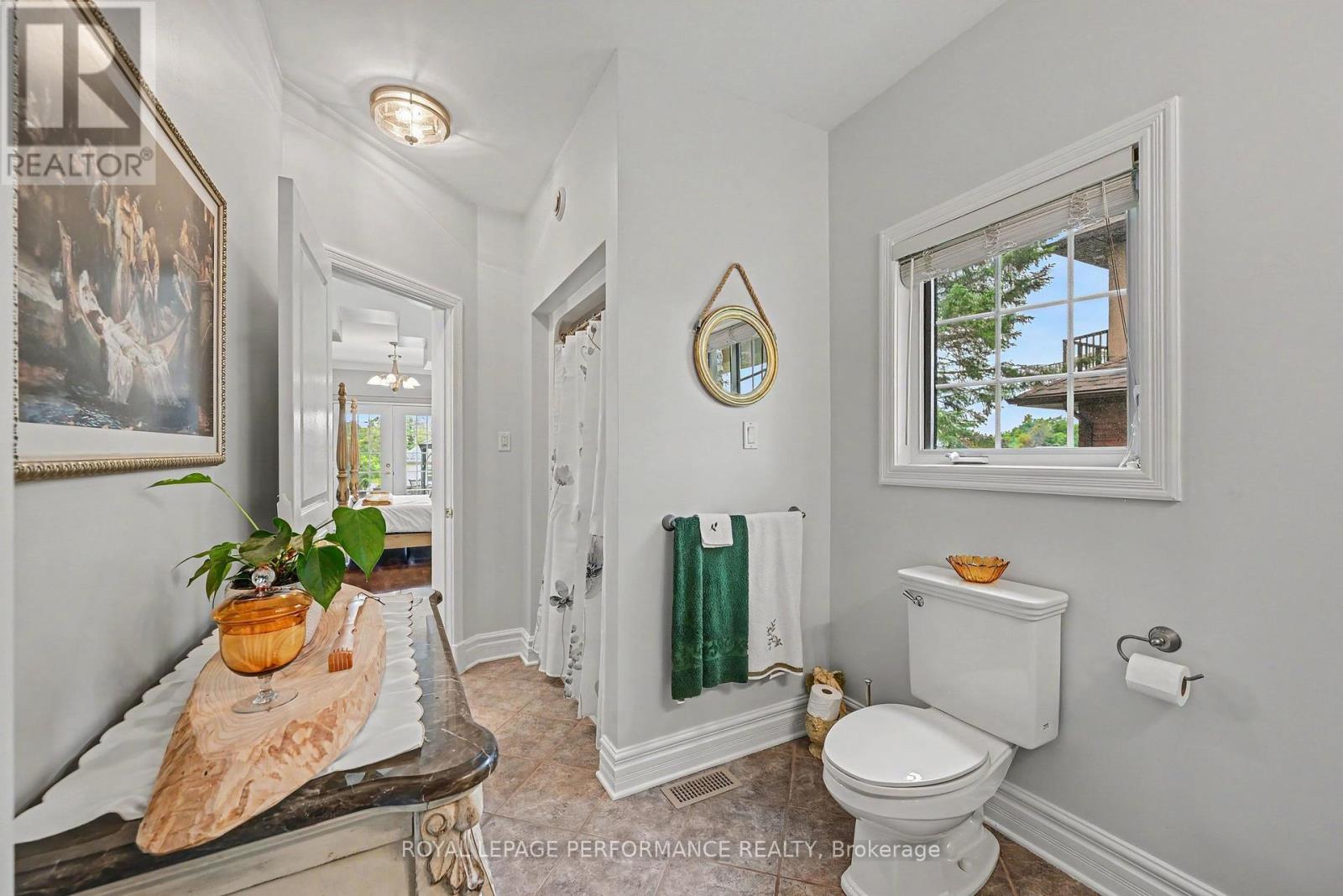 18 CHANTINE DRIVE - 28
