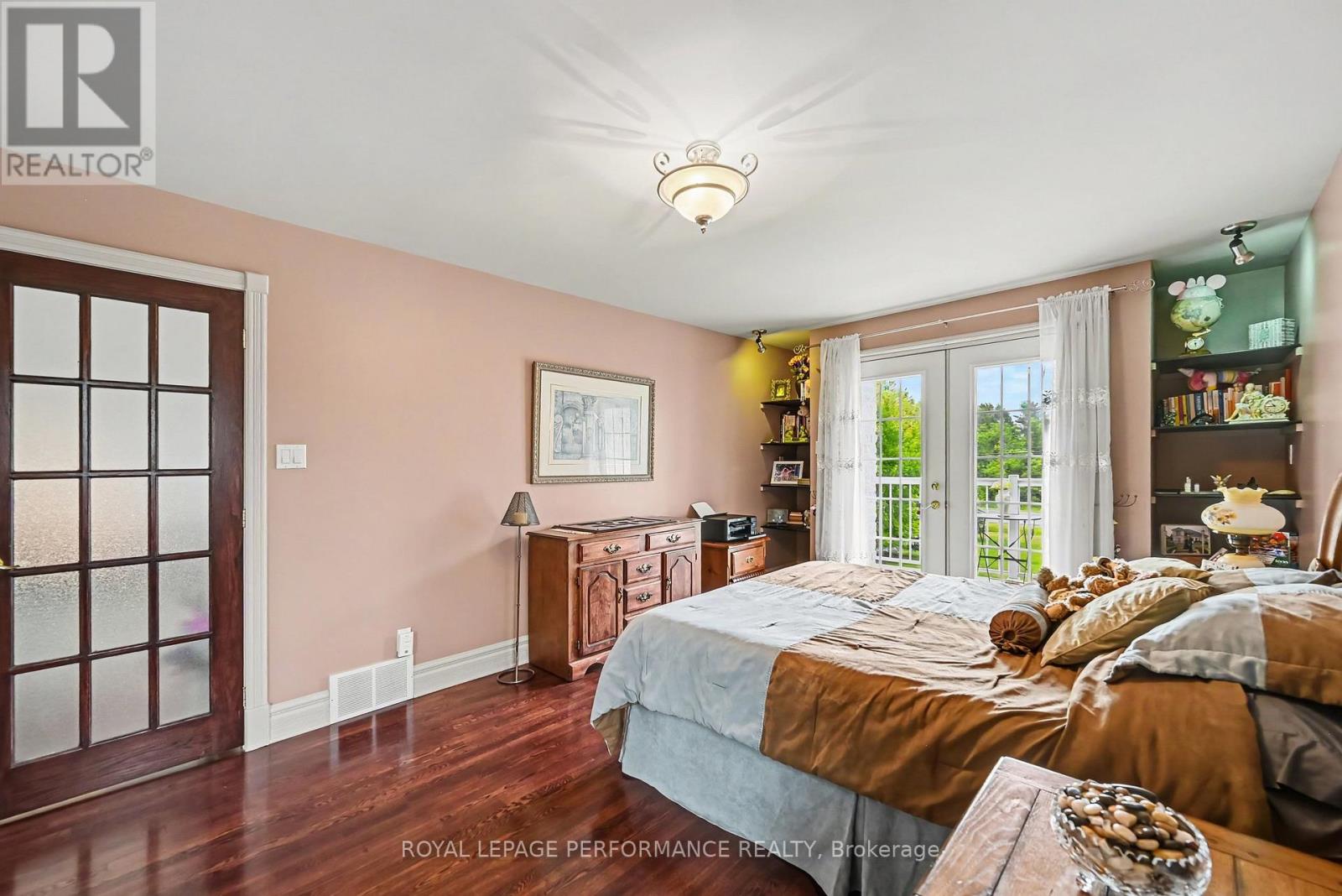 18 CHANTINE DRIVE - 32