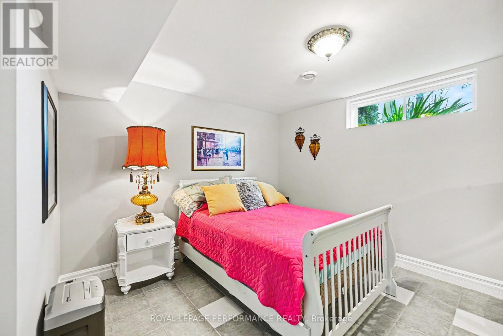 18 CHANTINE DRIVE - 37