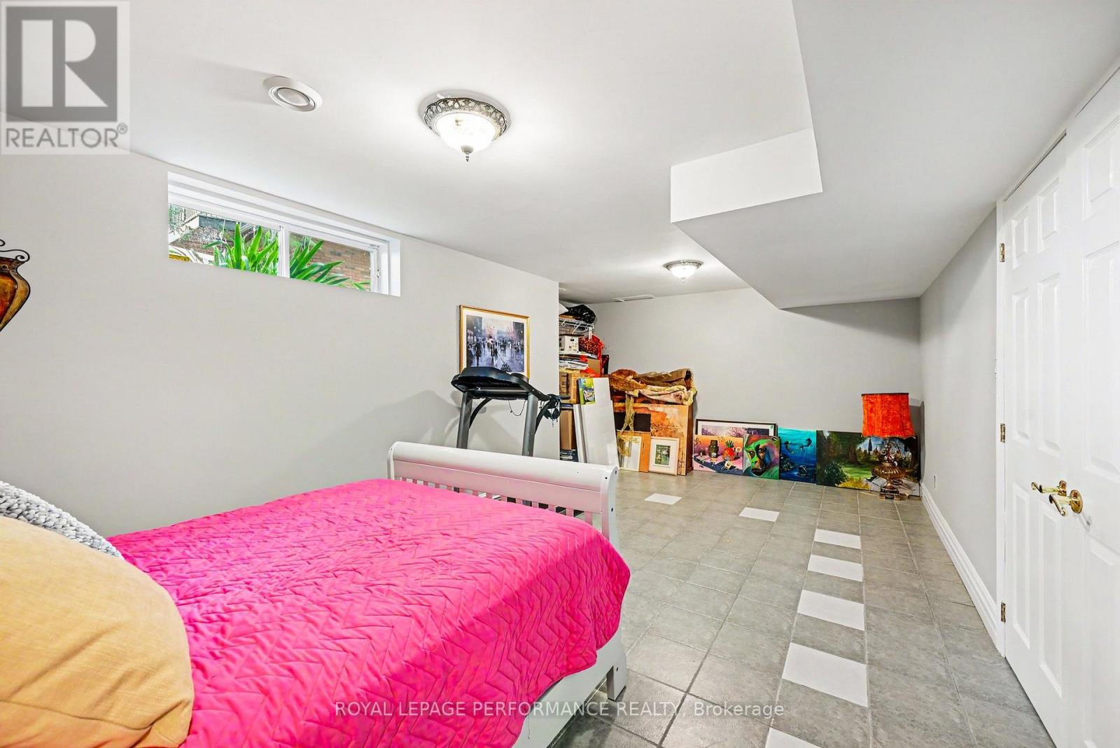 18 CHANTINE DRIVE - 38